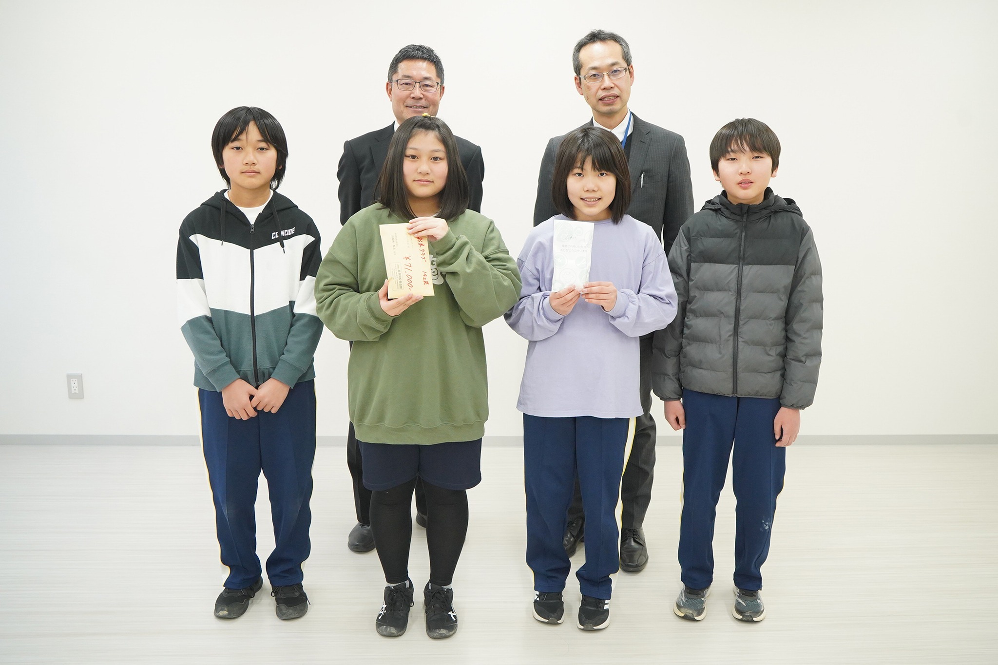 古川小5年生と同校のお米クラブが米の売上金を被災地へ寄附