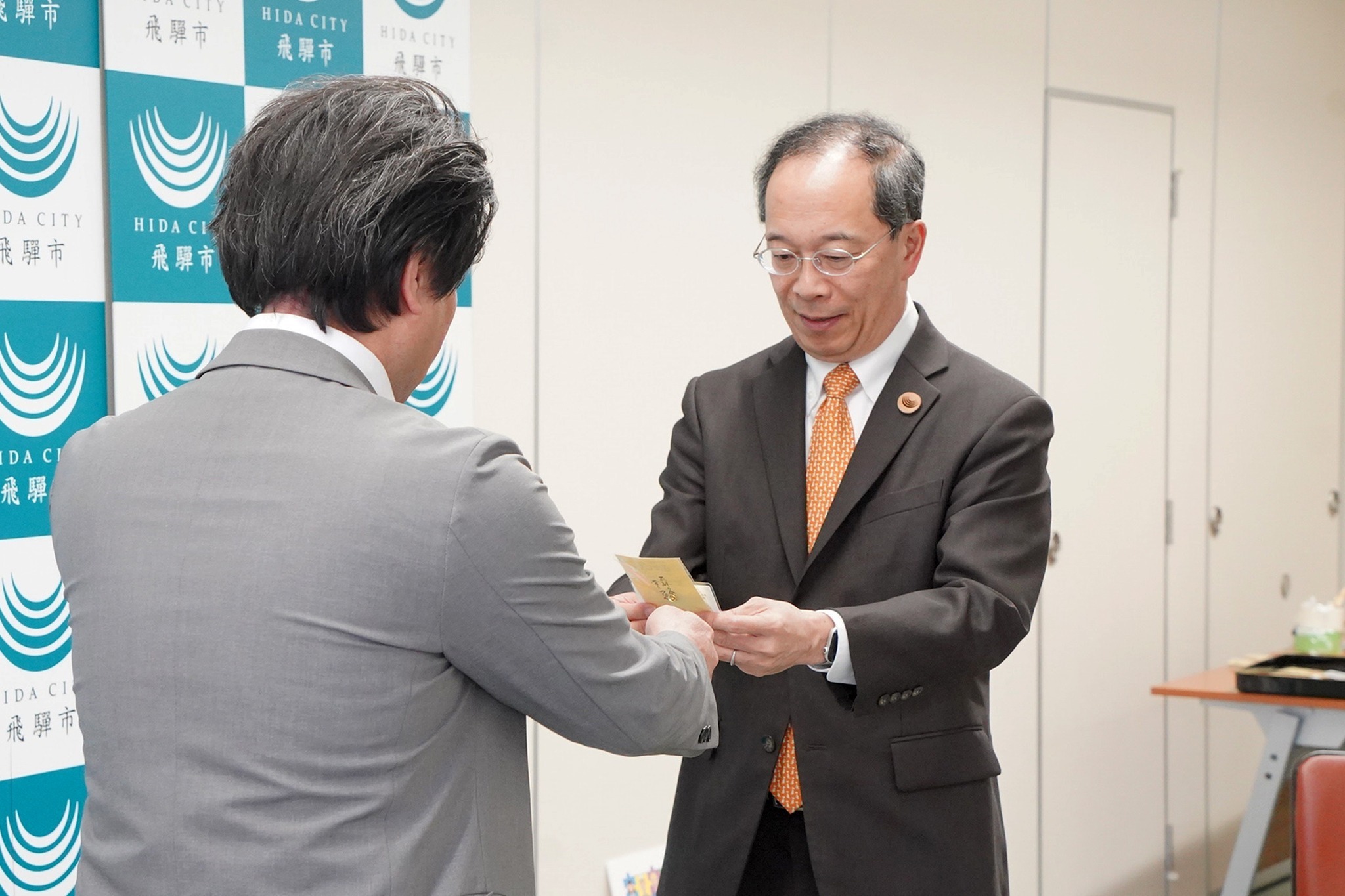 「ダイバーシティのまちづくり推進リーダー」の認定証交付式を開催