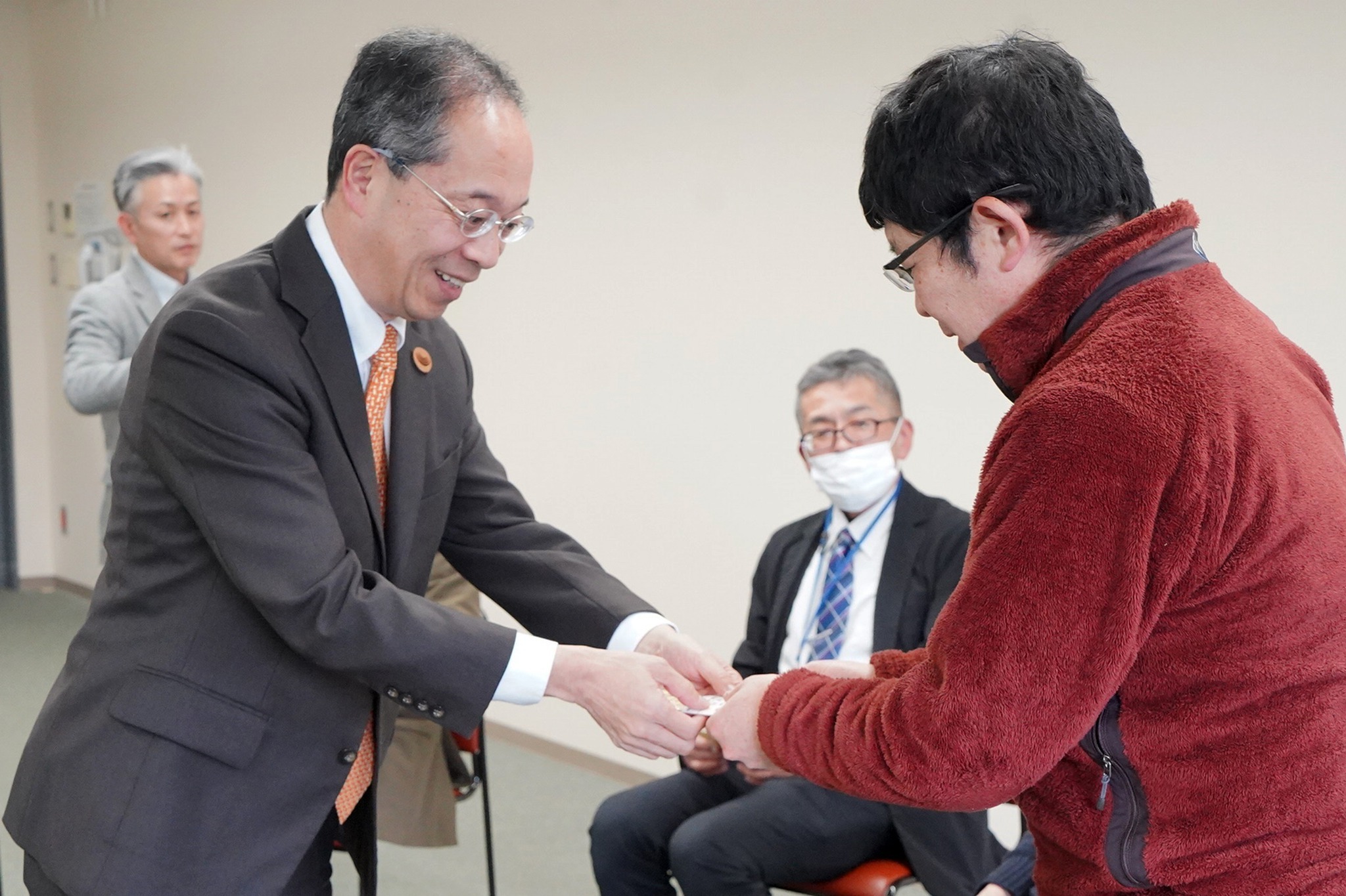 「ダイバーシティのまちづくり推進リーダー」の認定証交付式を開催