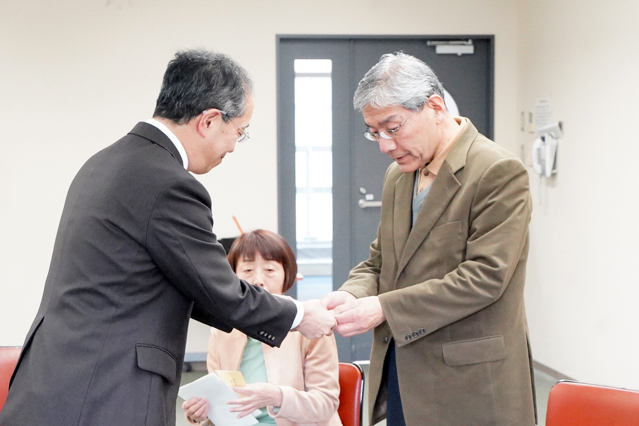 「ダイバーシティのまちづくり推進リーダー」の認定証交付式を開催