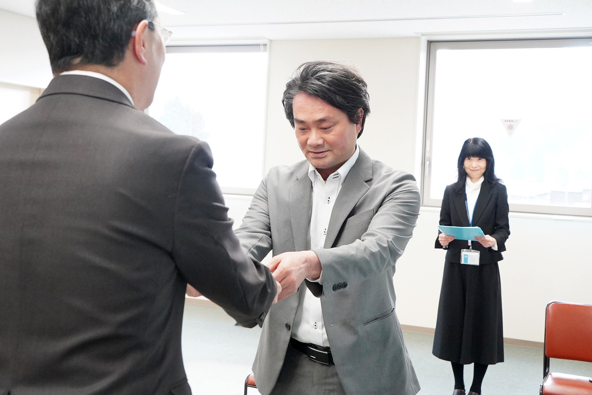 「ダイバーシティのまちづくり推進リーダー」の認定証交付式を開催