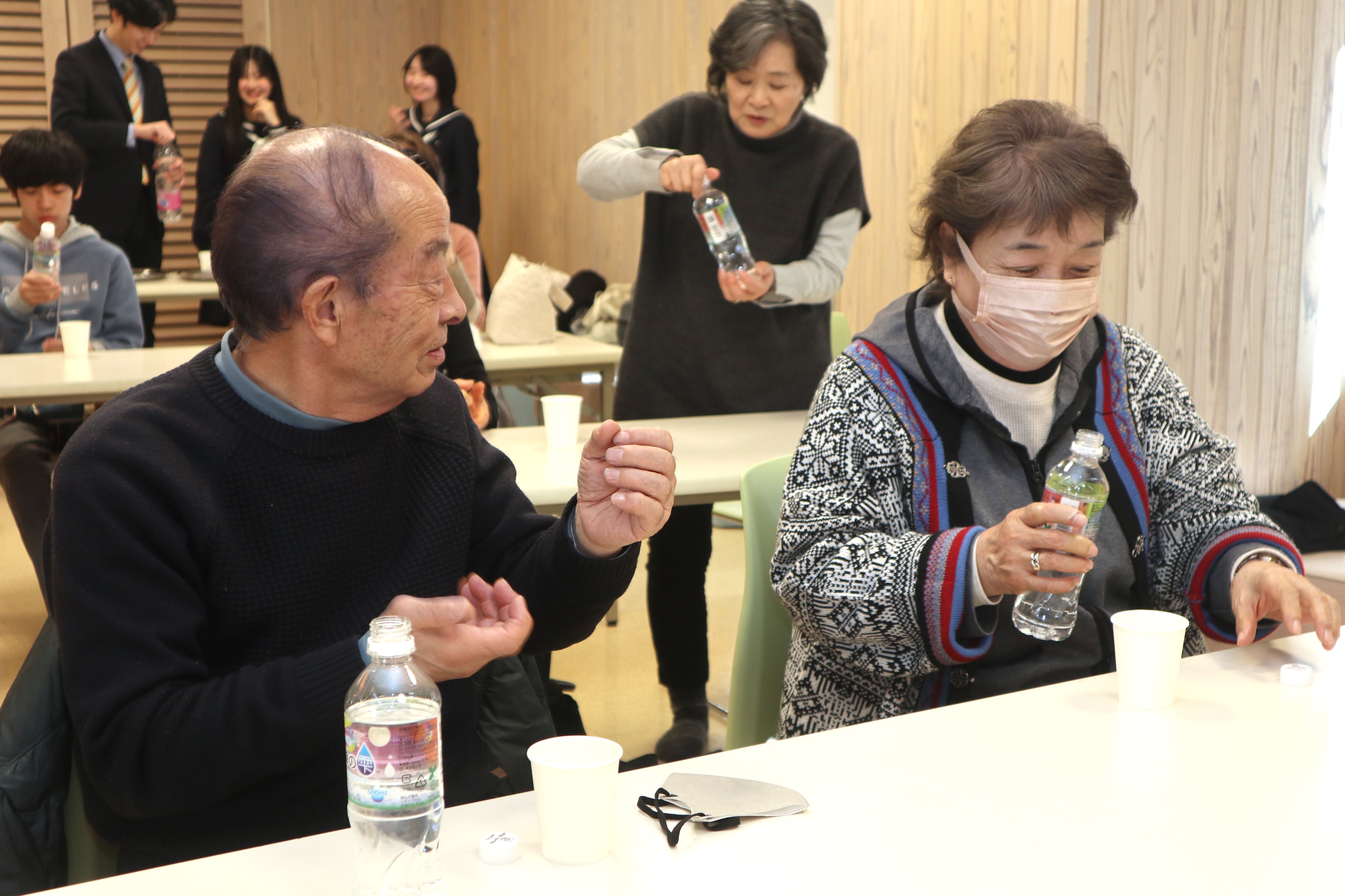 吉城高生が飛騨市の水の良さについてＰＲイベントを開催