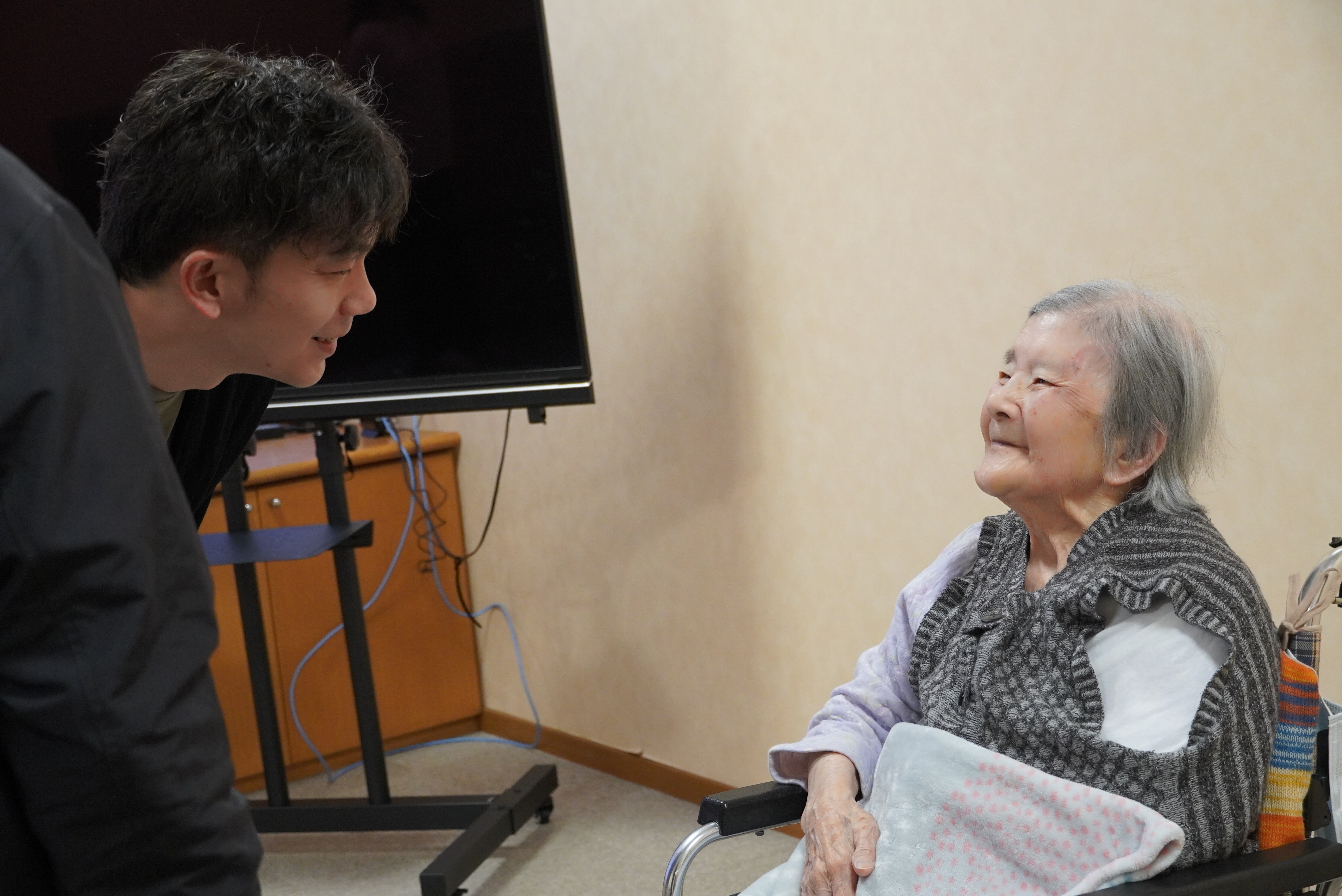 100歳を迎えた神岡町の中谷初江さんをお祝いしました