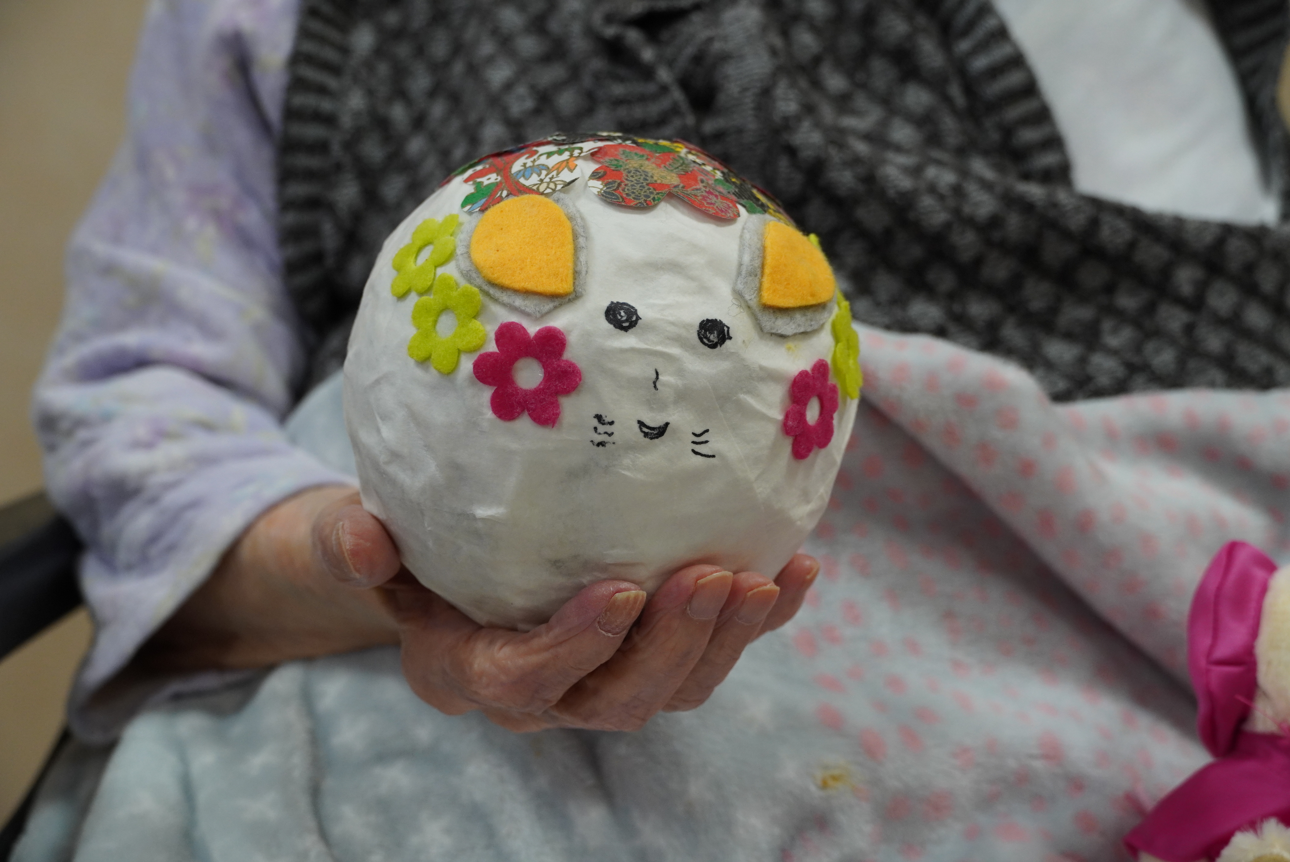 100歳を迎えた神岡町の中谷初江さんをお祝いしました