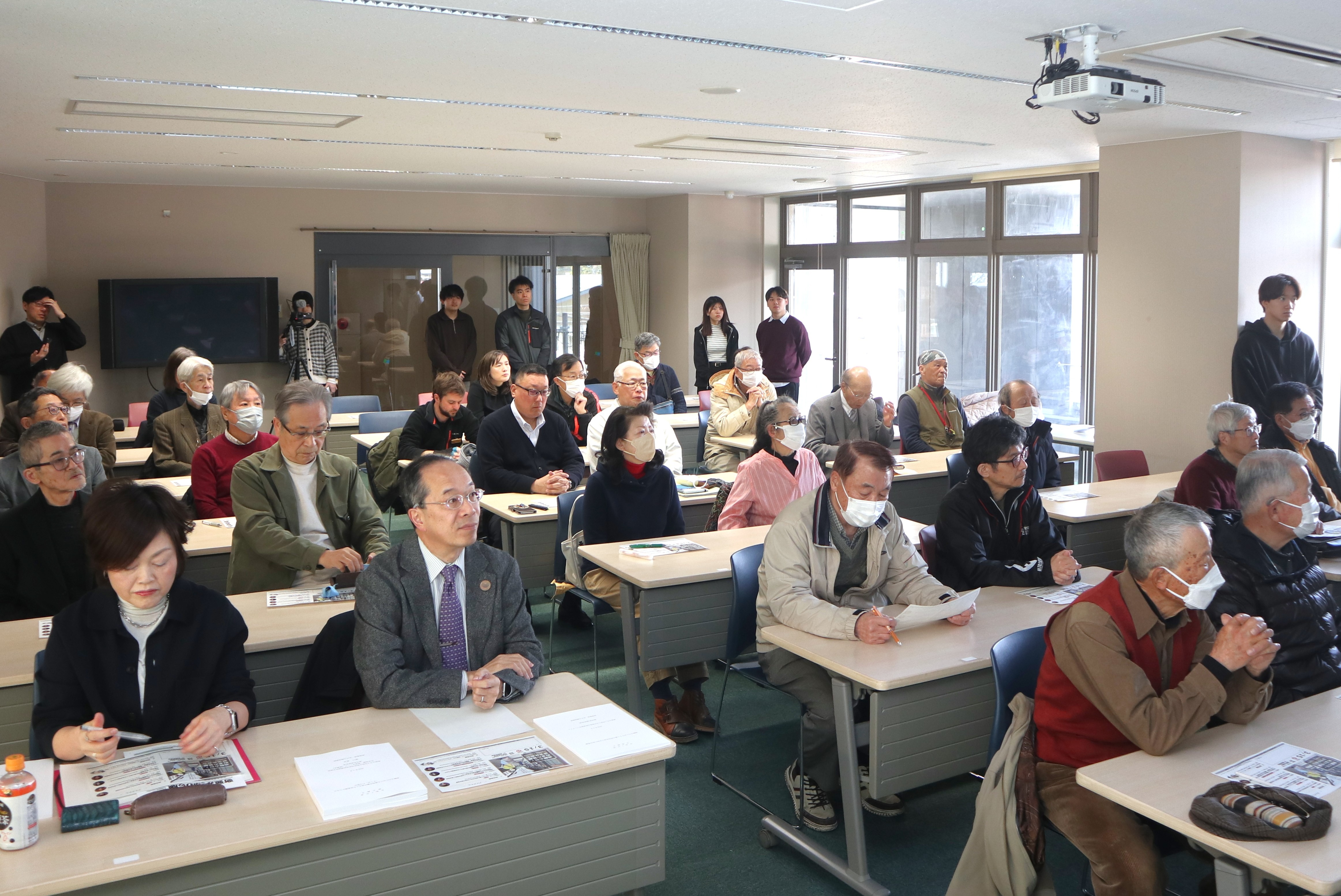 大学生による「町並み景観研究発表会」を開催