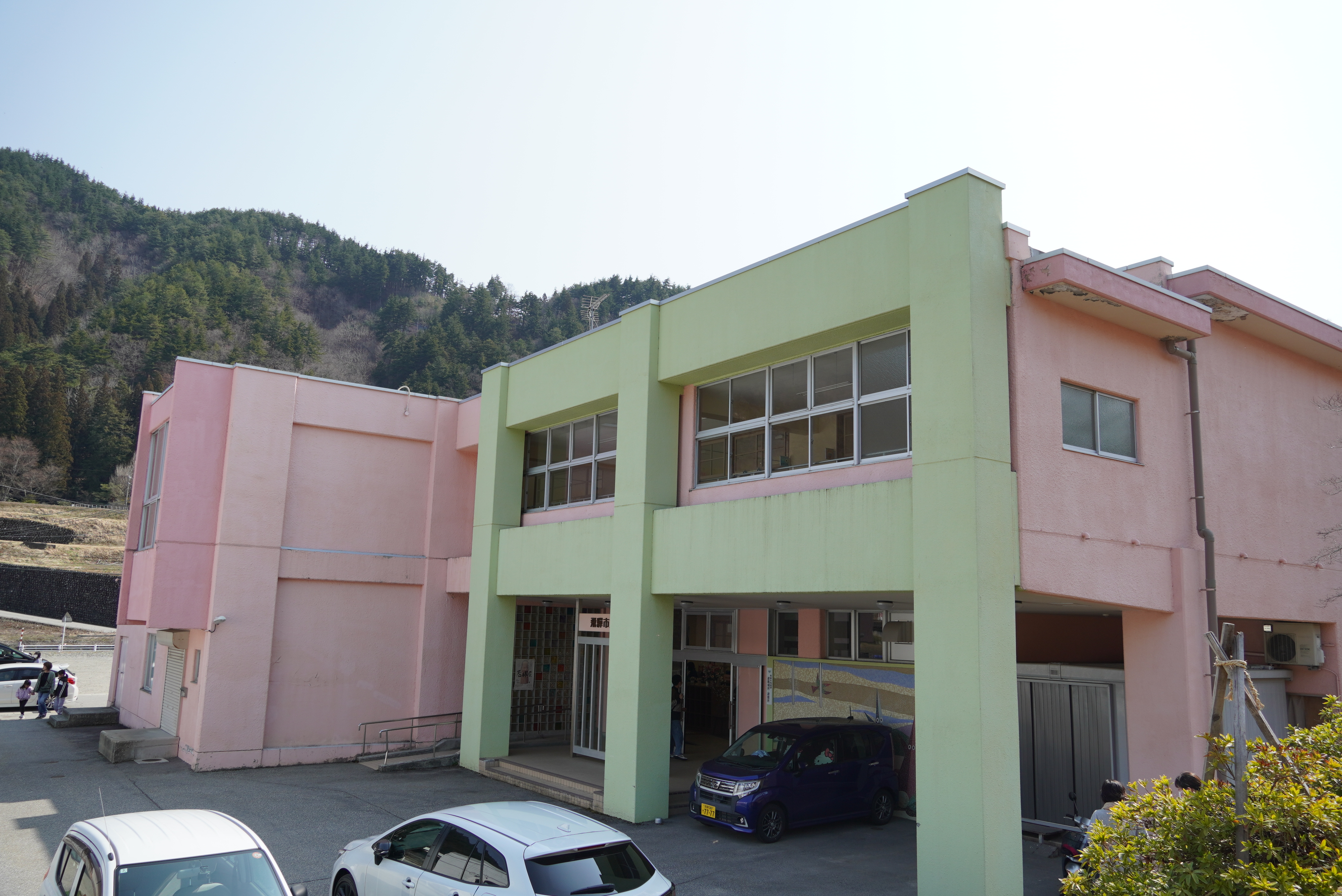 飛騨市立旭保育園が閉園前に園内一般開放、168名が訪問し思い出に浸る