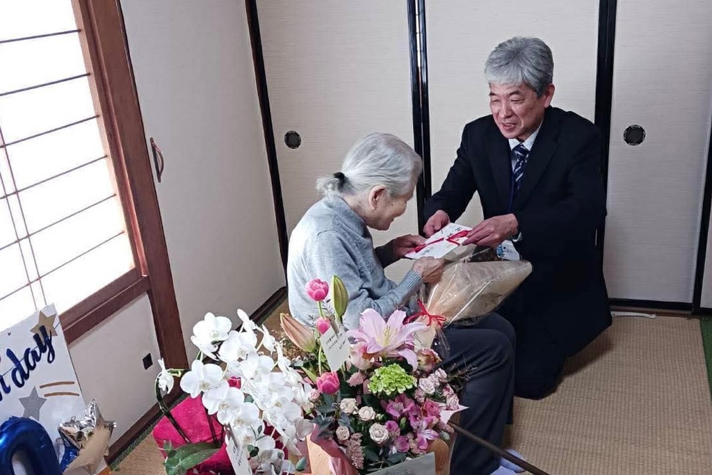 神岡町船津の吉田春子さんが百歳を迎えられました!