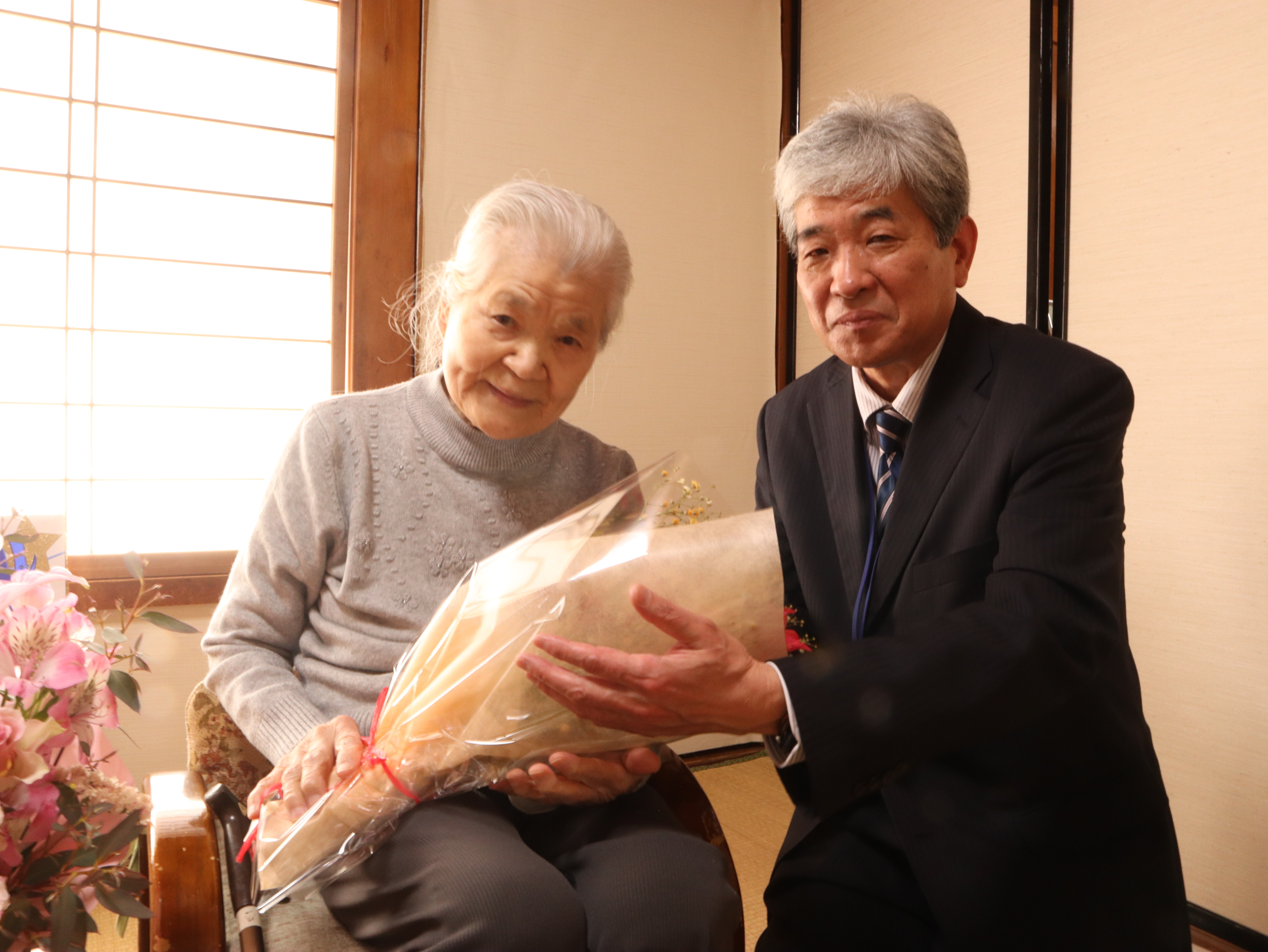 神岡町船津の吉田春子さんが百歳を迎えられました！