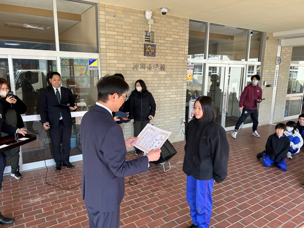 環境絵画コンクールのお披露目会および表彰式が行われました