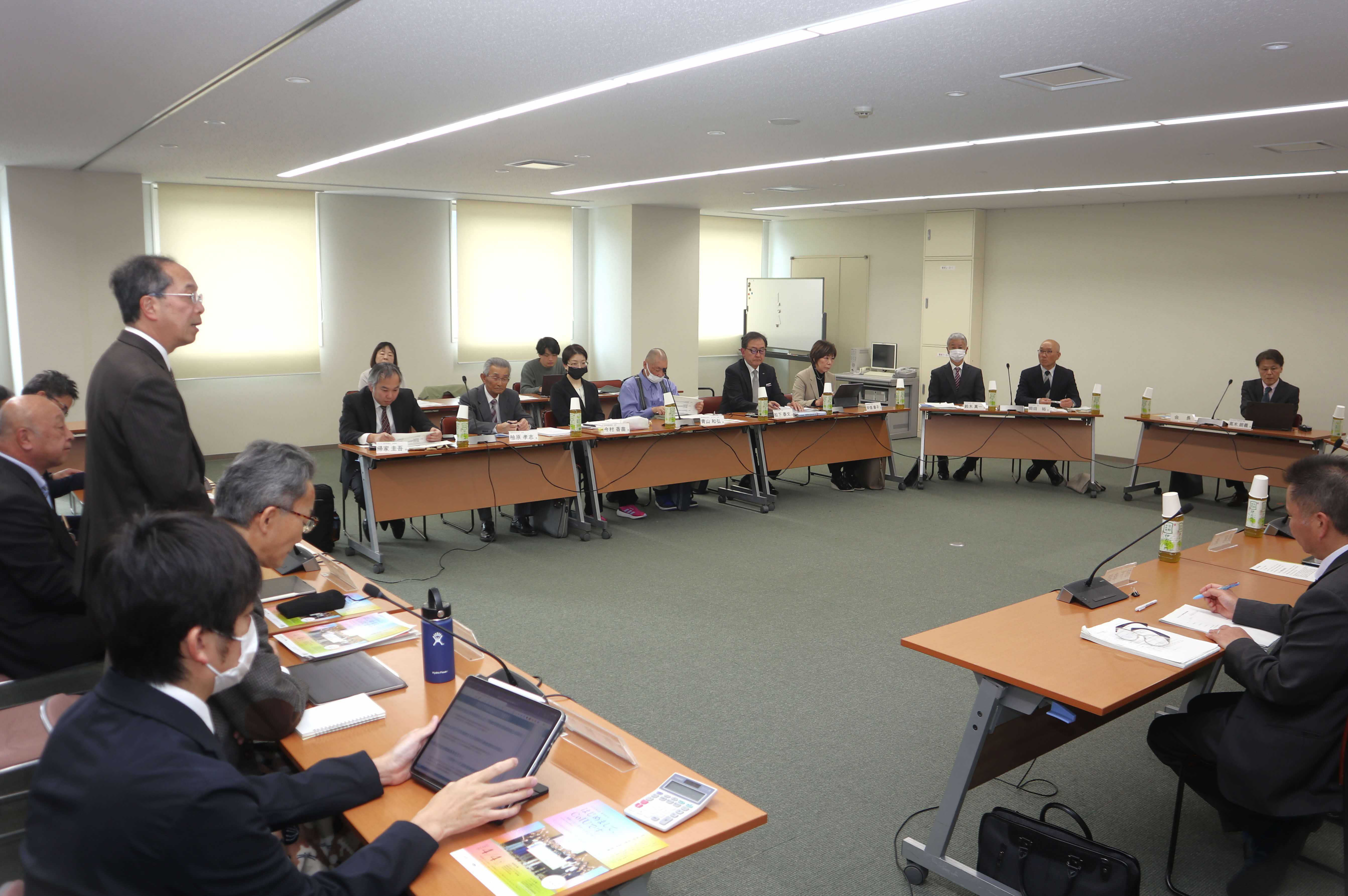 第4回市総合政策審議会」開く～市民や業界の意見、提案を市政に