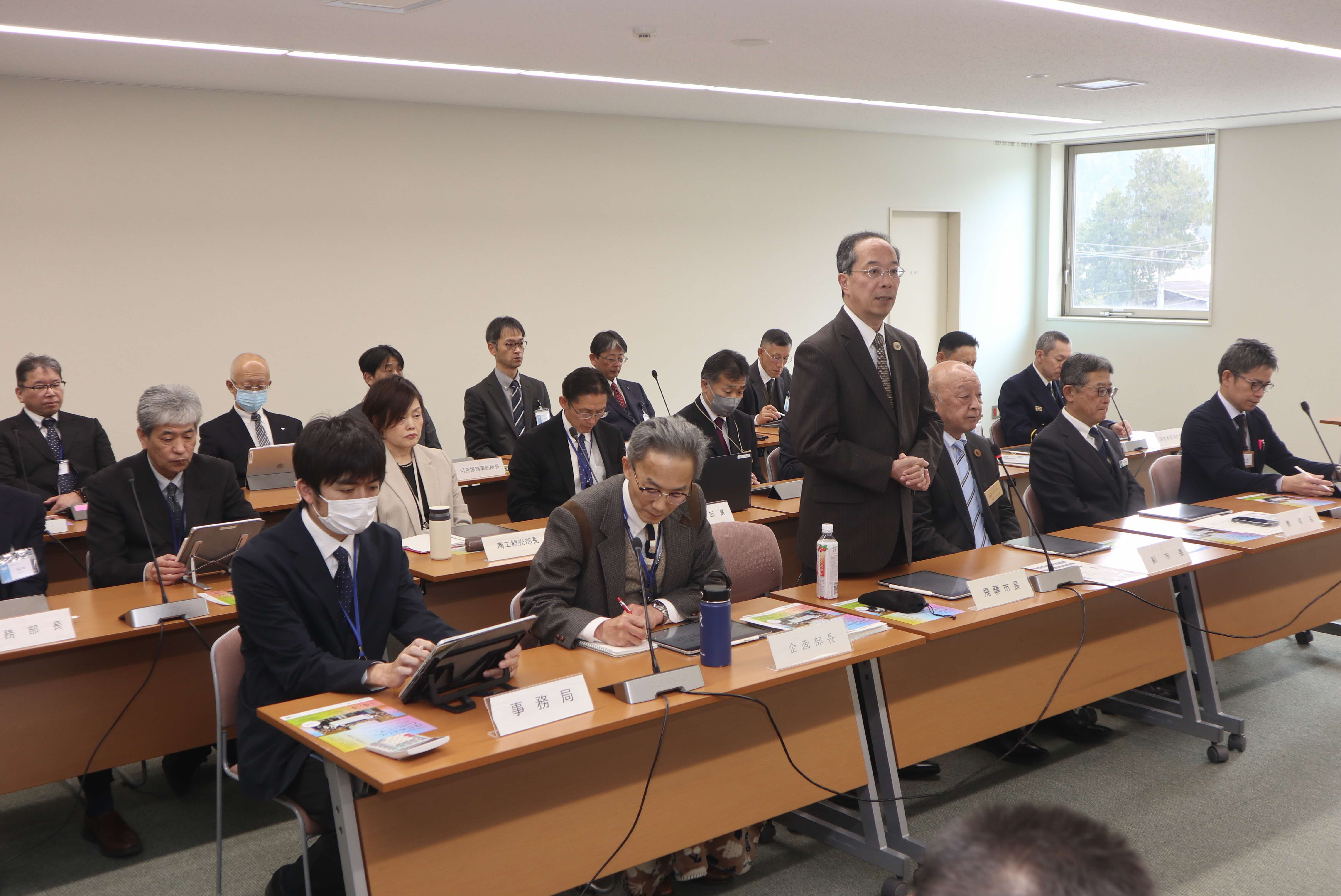 第4回市総合政策審議会」開く～市民や業界の意見、提案を市政に