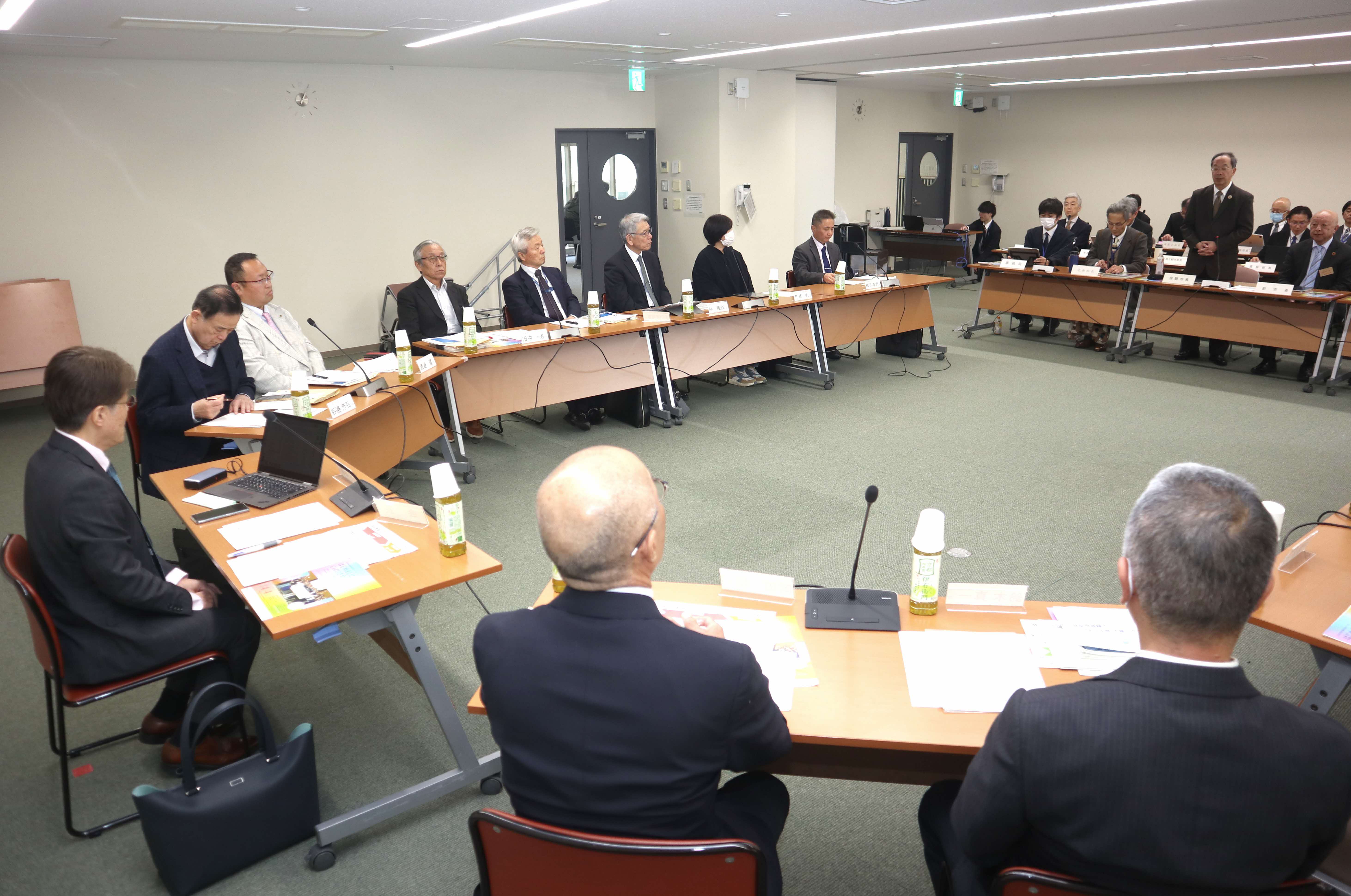 第4回市総合政策審議会」開く～市民や業界の意見、提案を市政に