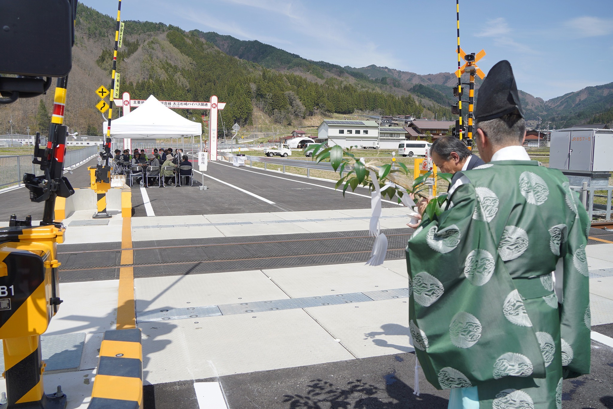 太江杉崎バイパスの完成を受け、安全祈願祭と開通記念式典を開催