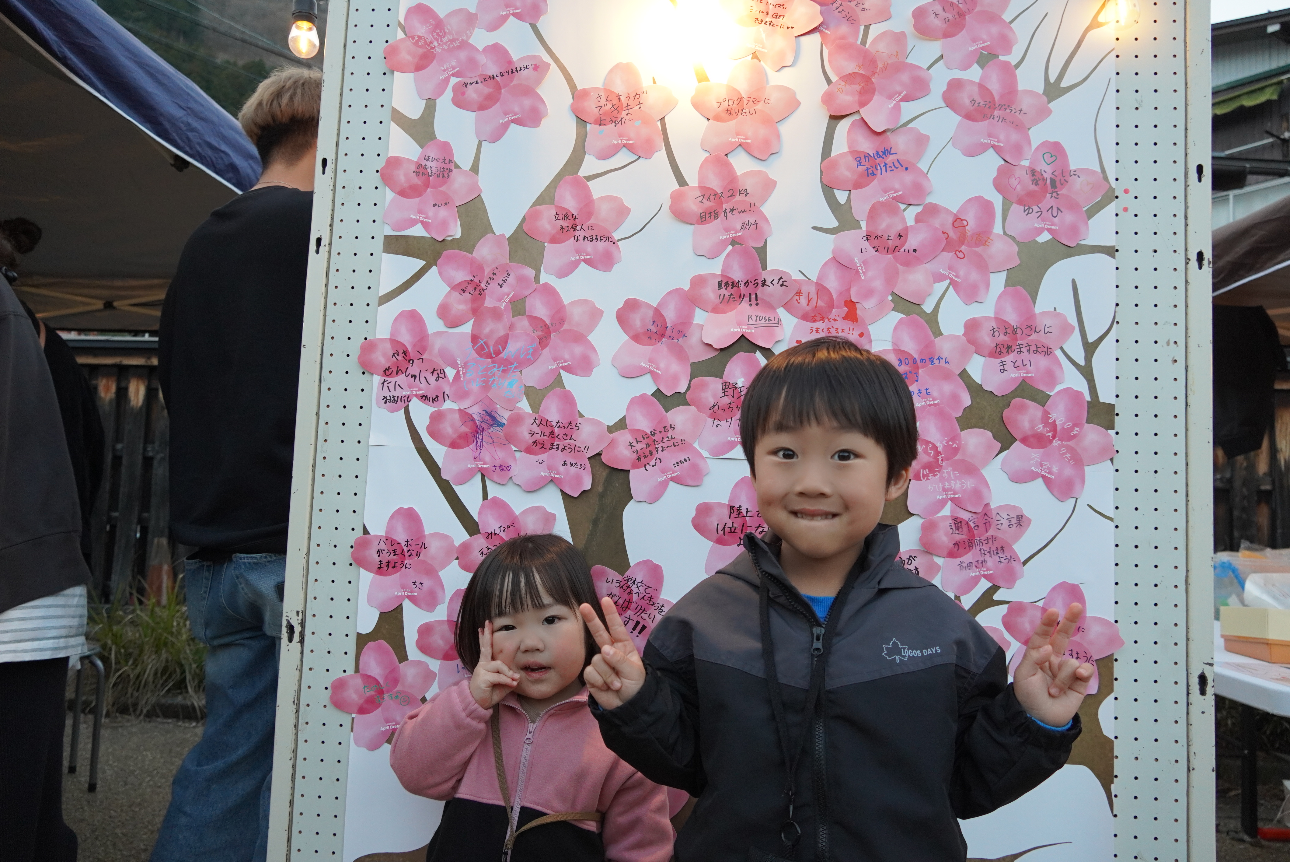 桜が満開のなか第12回飛騨神岡夜桜夜市が催されました