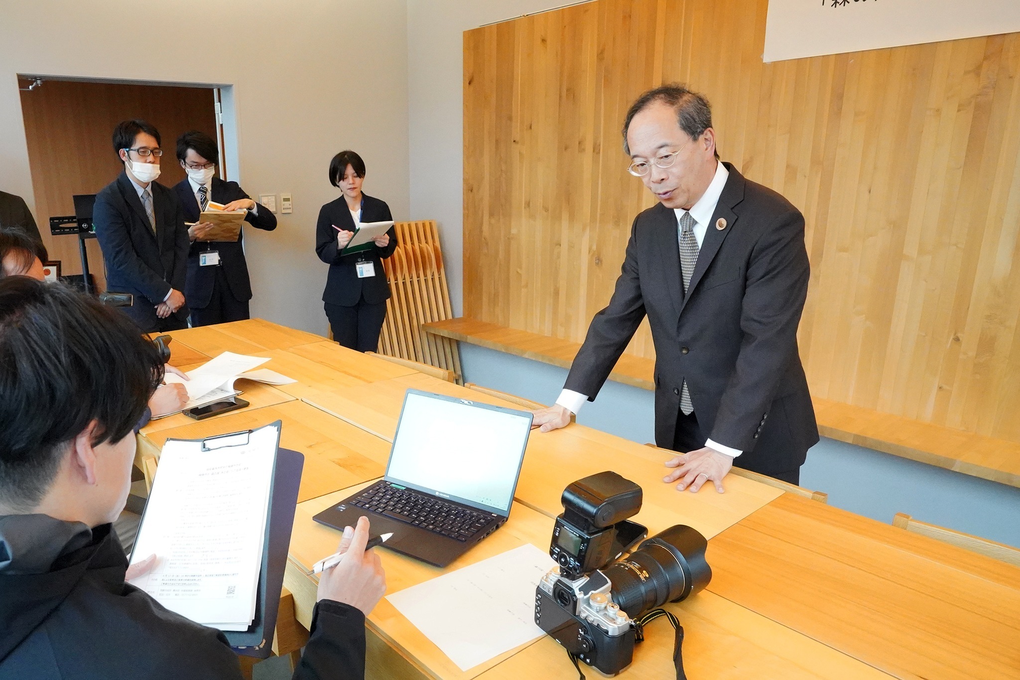 県内の市町村で初めて「森の国・木の街」づくり宣言を行いました