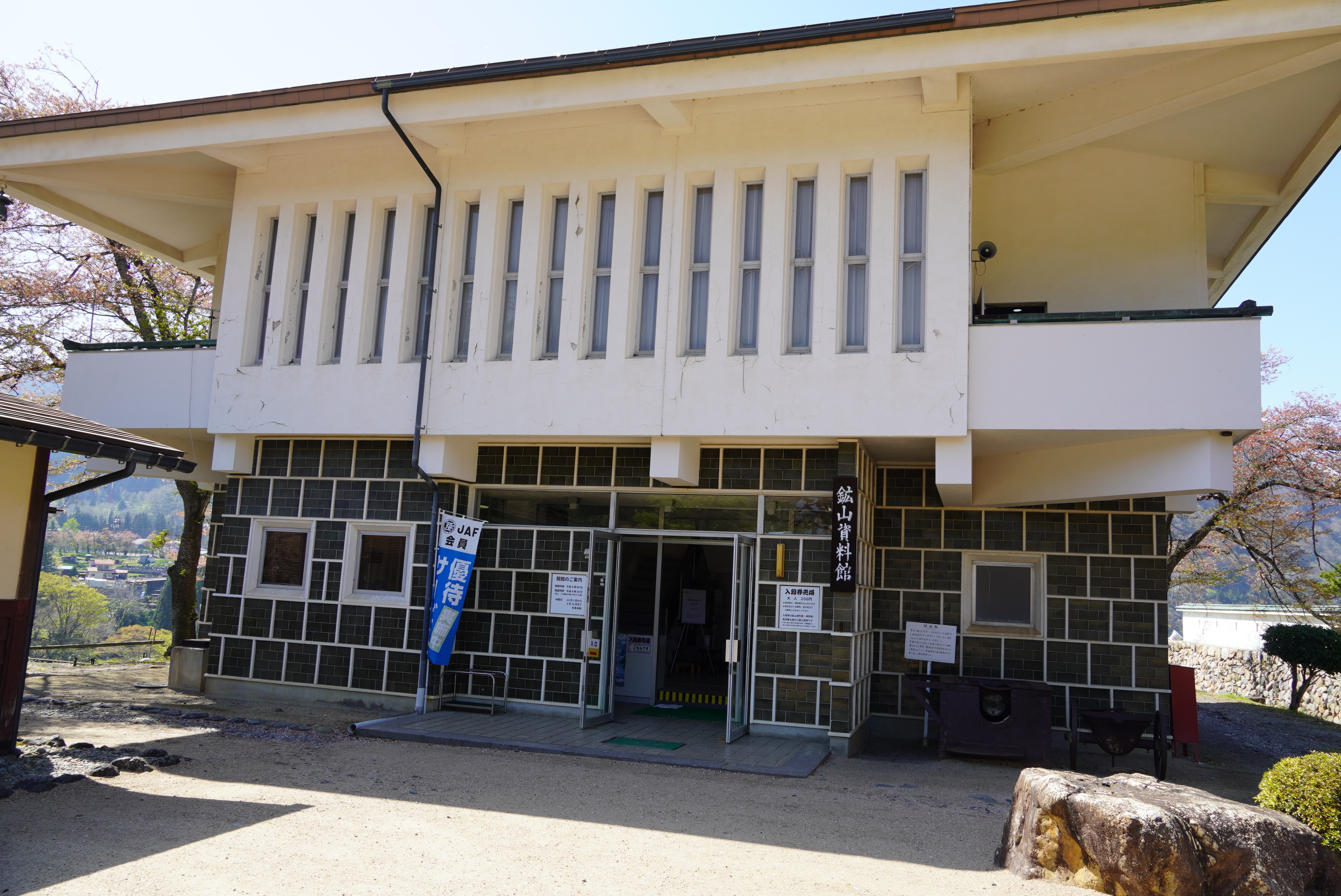 神岡城に「知られざる神岡の縄文」パネル展示が開催されています