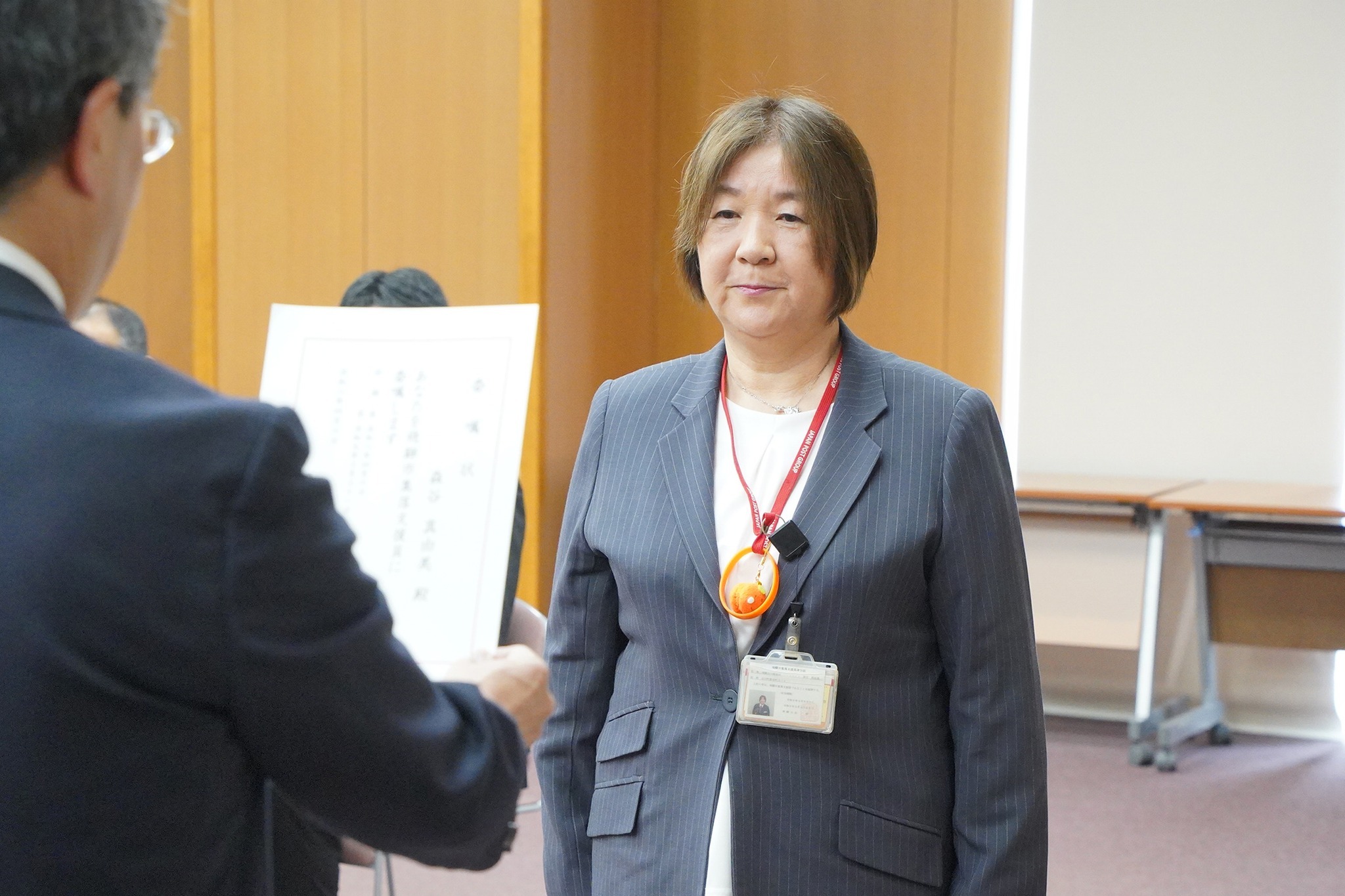 市内の郵便局長等の皆さんに「地域見守り相談員」の委嘱状を交付