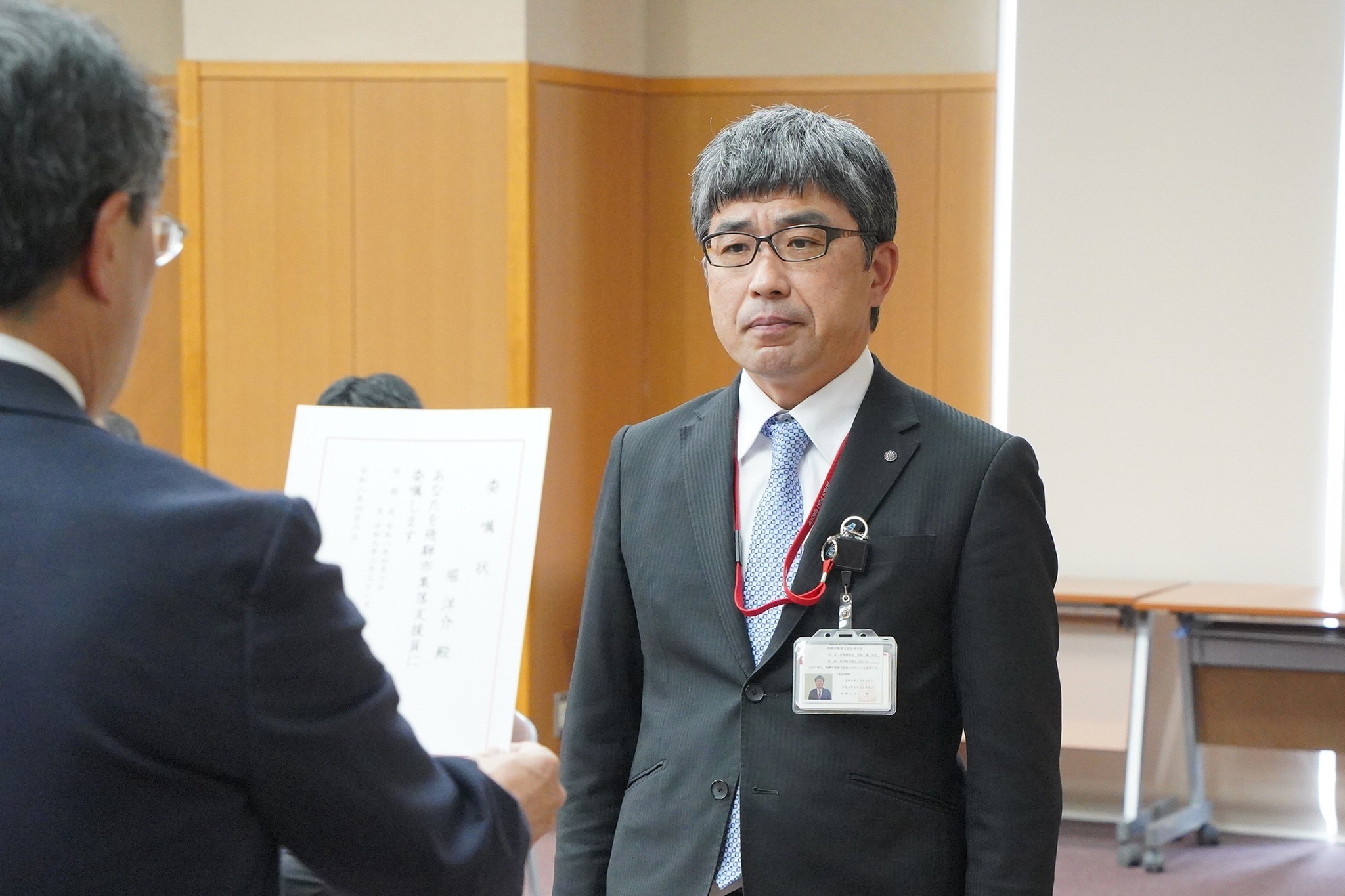 市内の郵便局長等の皆さんに「地域見守り相談員」の委嘱状を交付