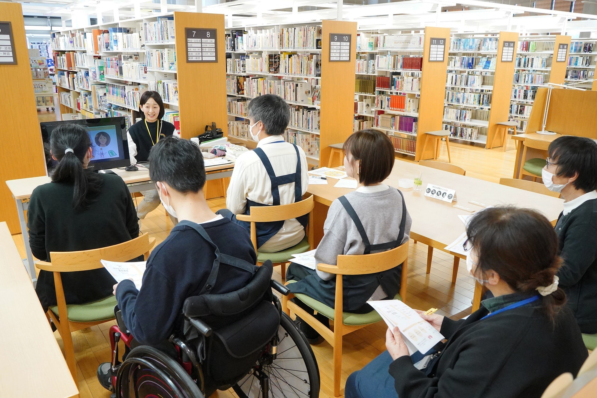 市図書館の職員を対象に「認知症サポーター養成講座」を開催