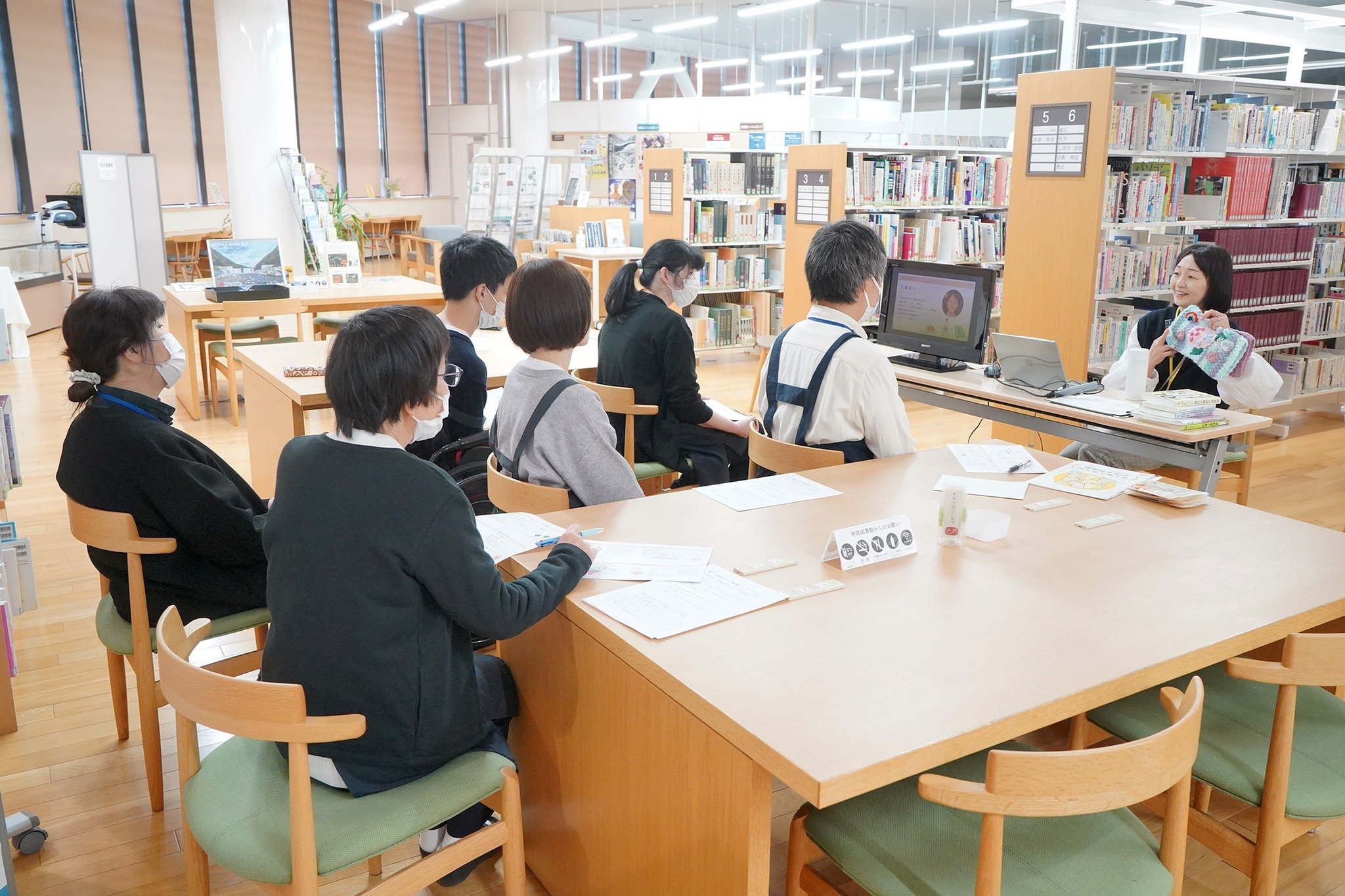 市図書館の職員を対象に「認知症サポーター養成講座」を開催