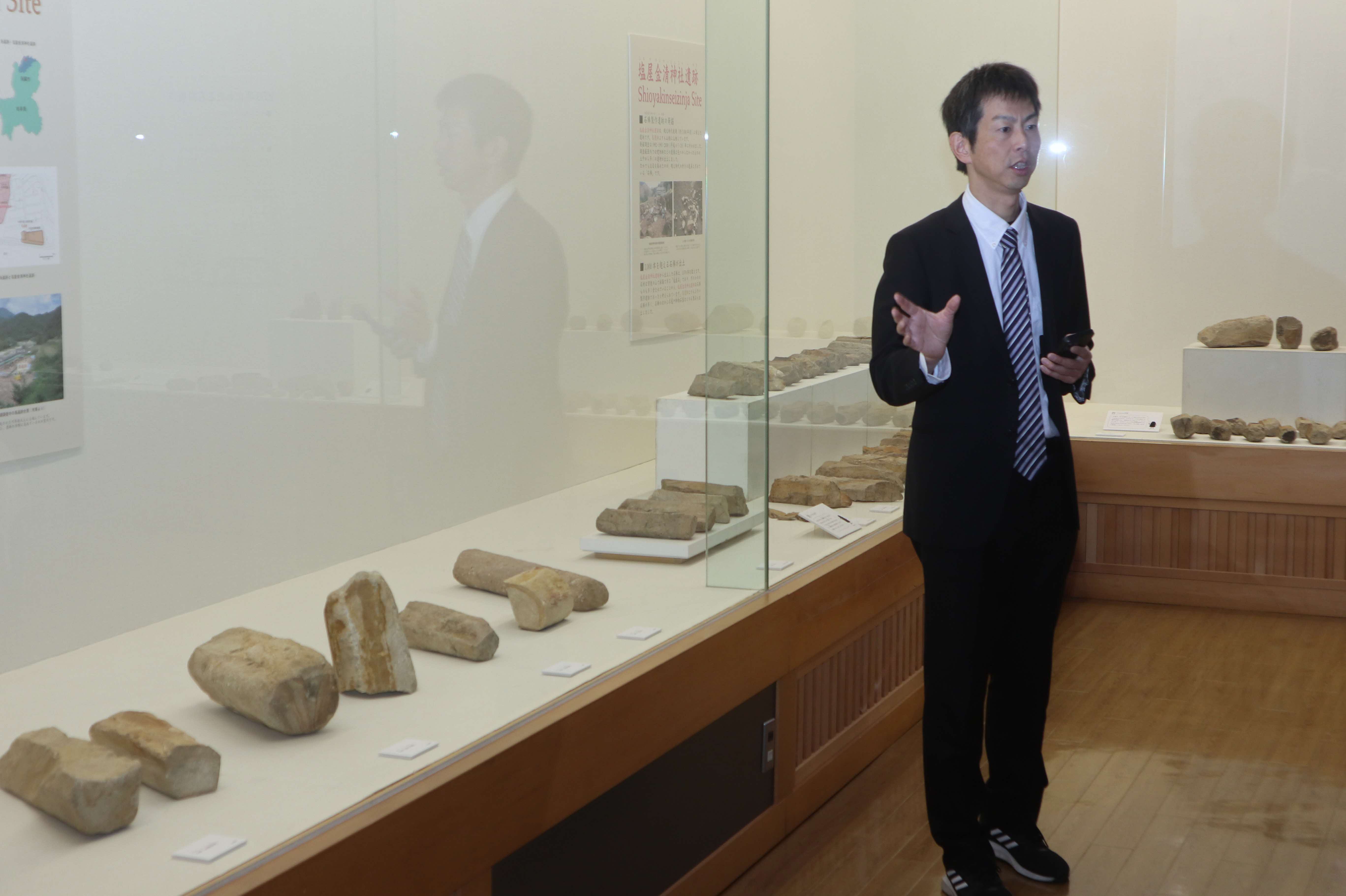 国重文指定の答申受けた「石棒」展とギャラリートークを開催