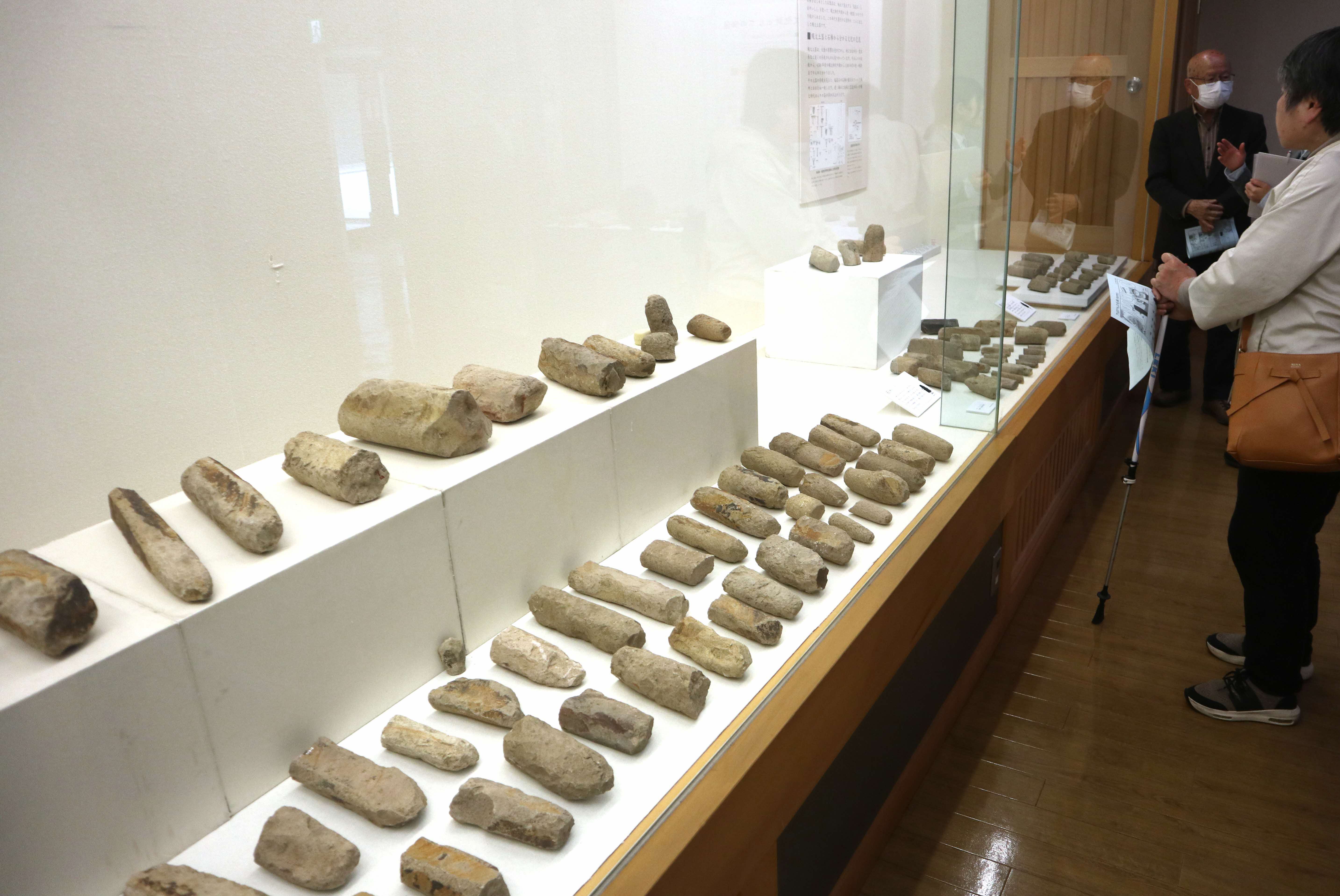 国重文指定の答申受けた「石棒」展とギャラリートークを開催