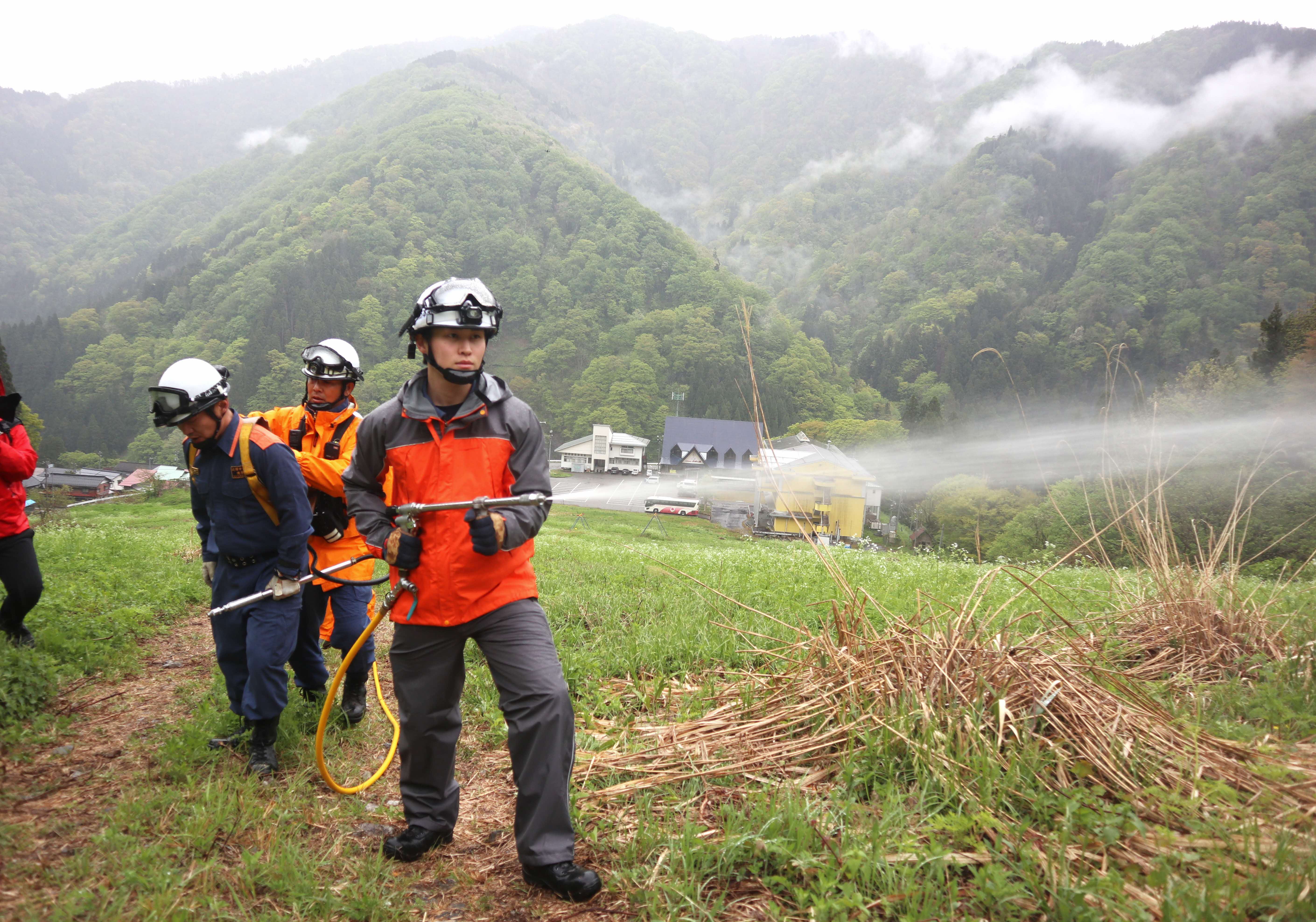 飛騨市消防署が宮川町で山火事訓練を実施しました