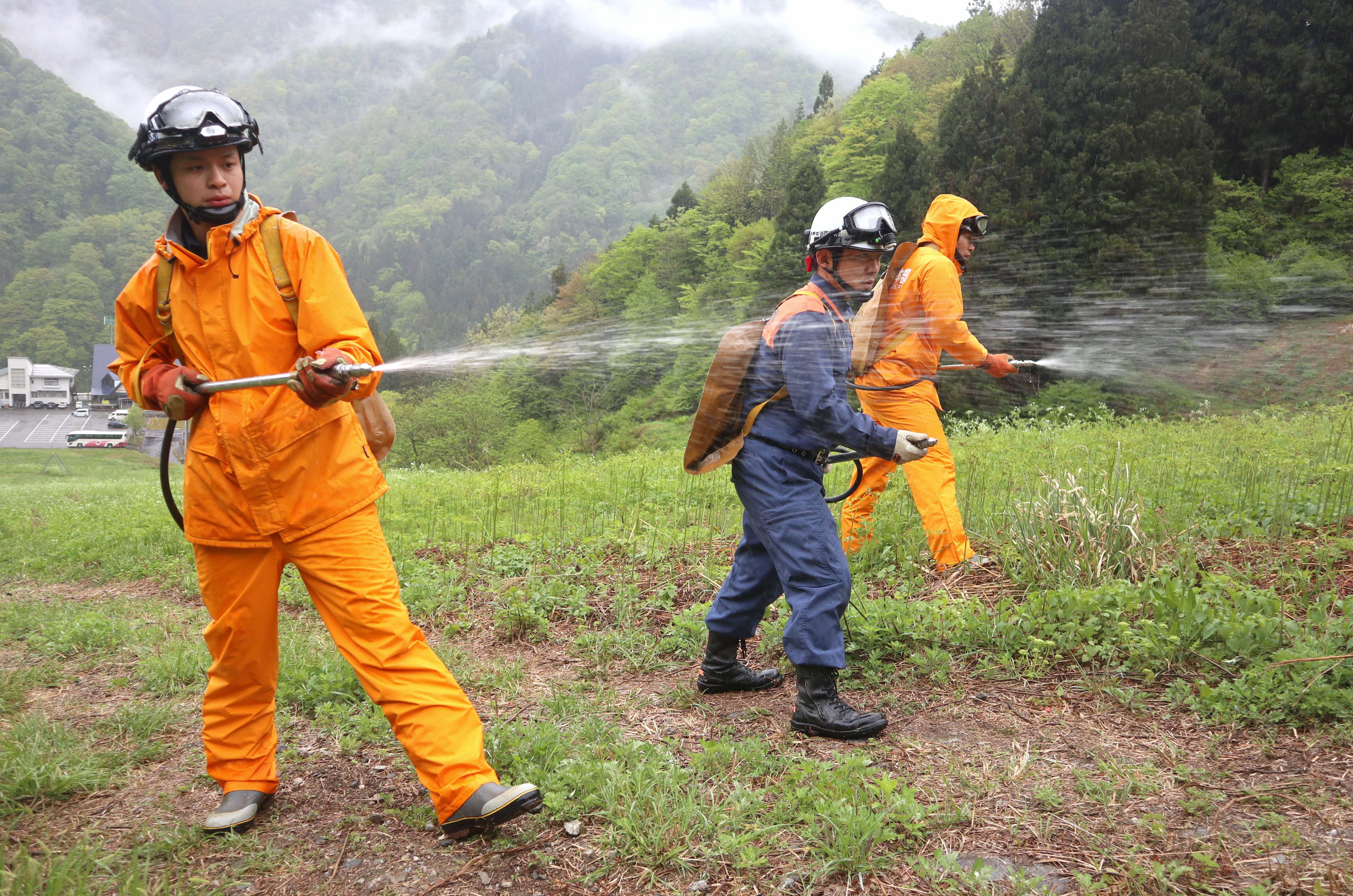 飛騨市消防署が宮川町で山火事訓練を実施しました