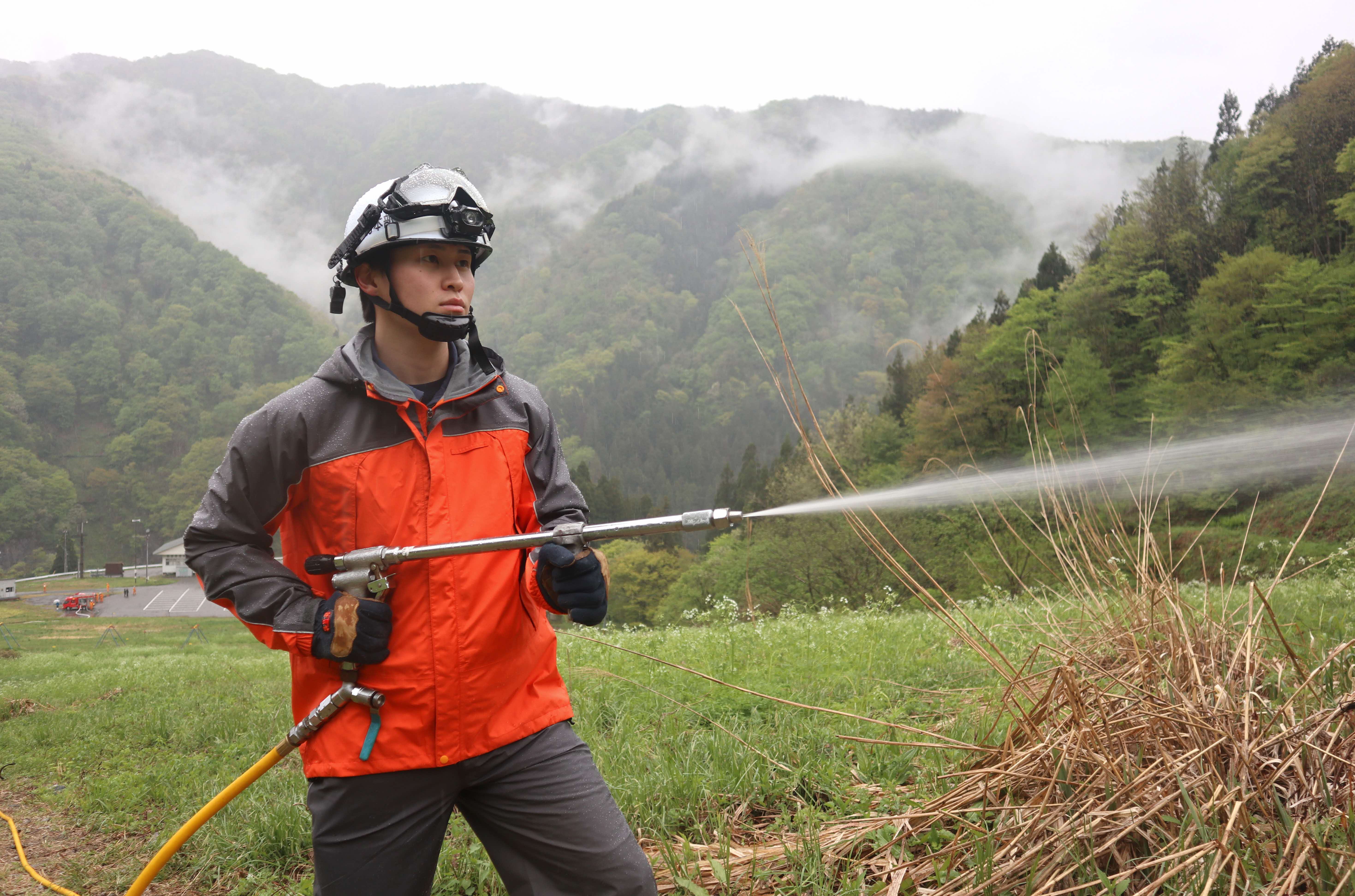 飛騨市消防署が宮川町で山火事訓練を実施しました