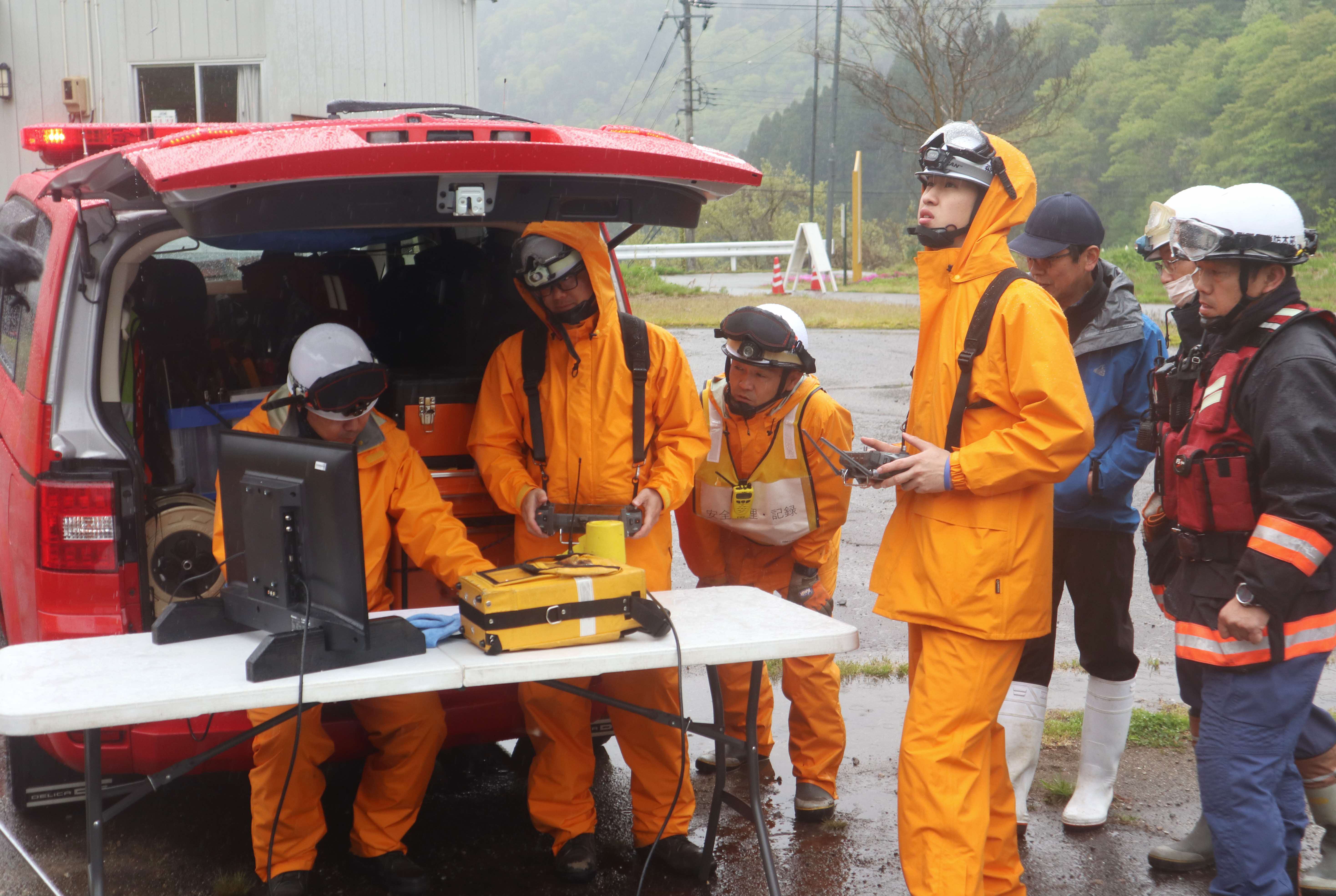 飛騨市消防署が宮川町で山火事訓練を実施しました