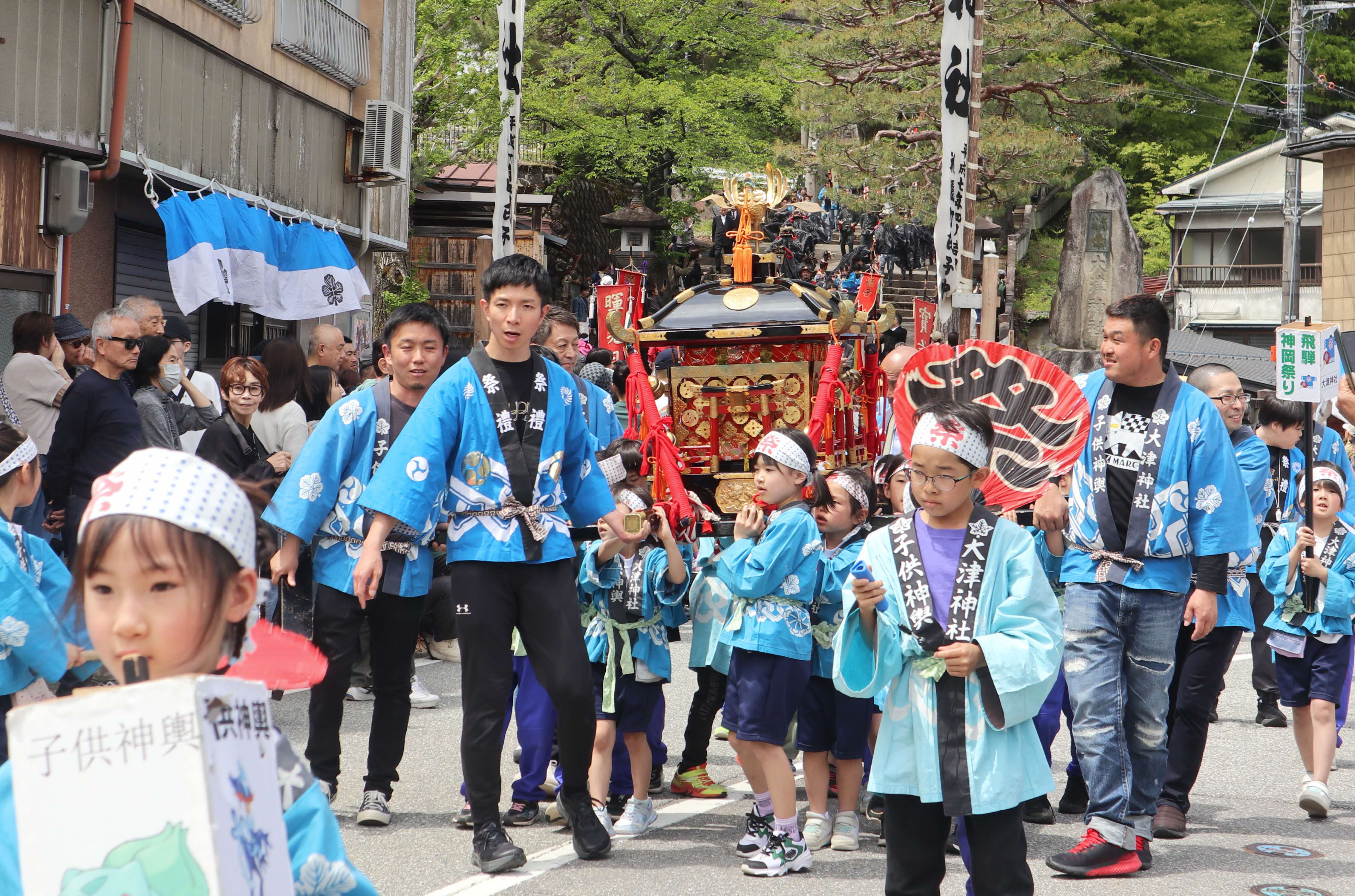 飛騨三大祭の一つ「飛騨神岡祭」に町民沸く～優雅な昼の祭りから勇壮な夜の興奮へ～