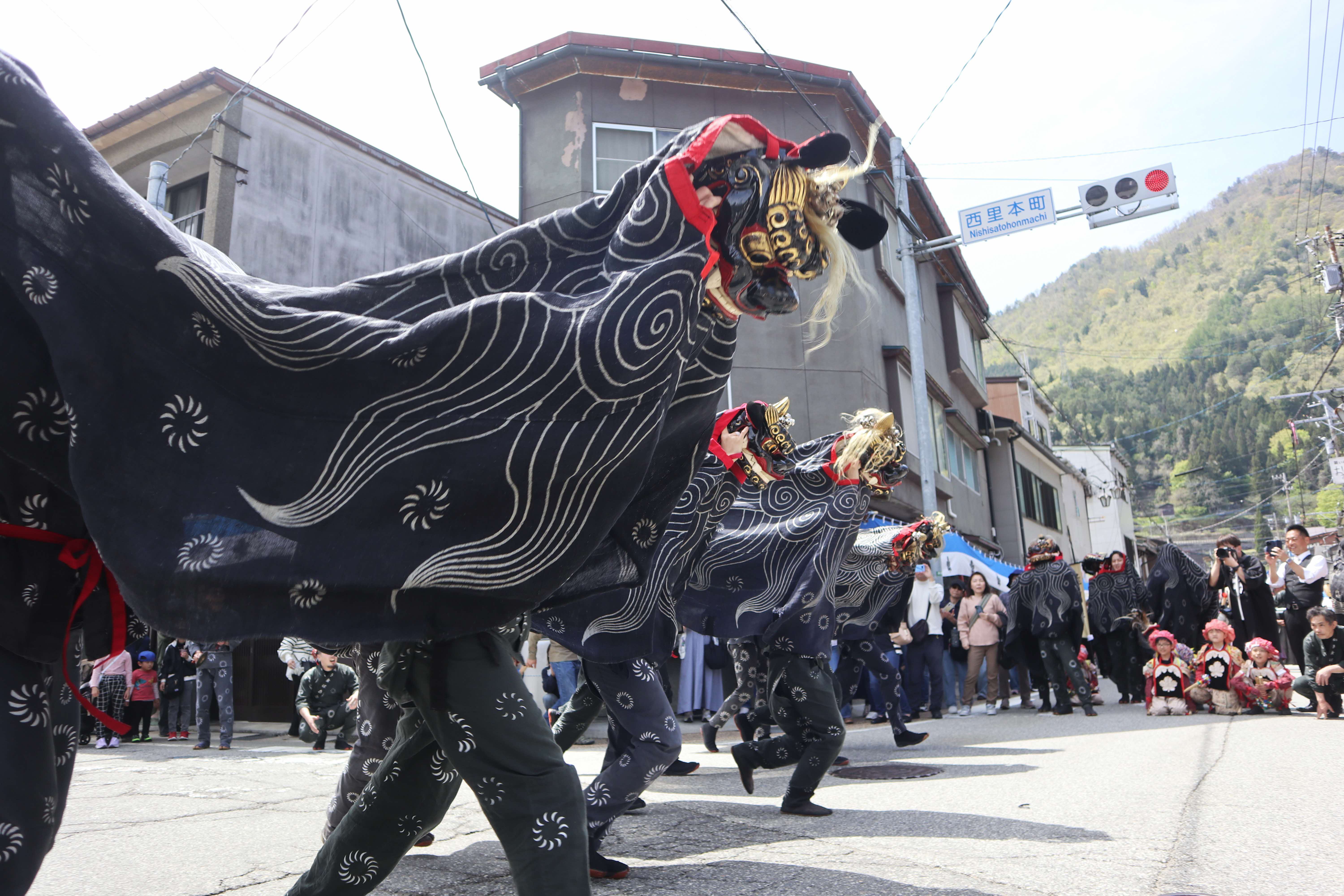飛騨三大祭の一つ「飛騨神岡祭」に町民沸く～優雅な昼の祭りから勇壮な夜の興奮へ～