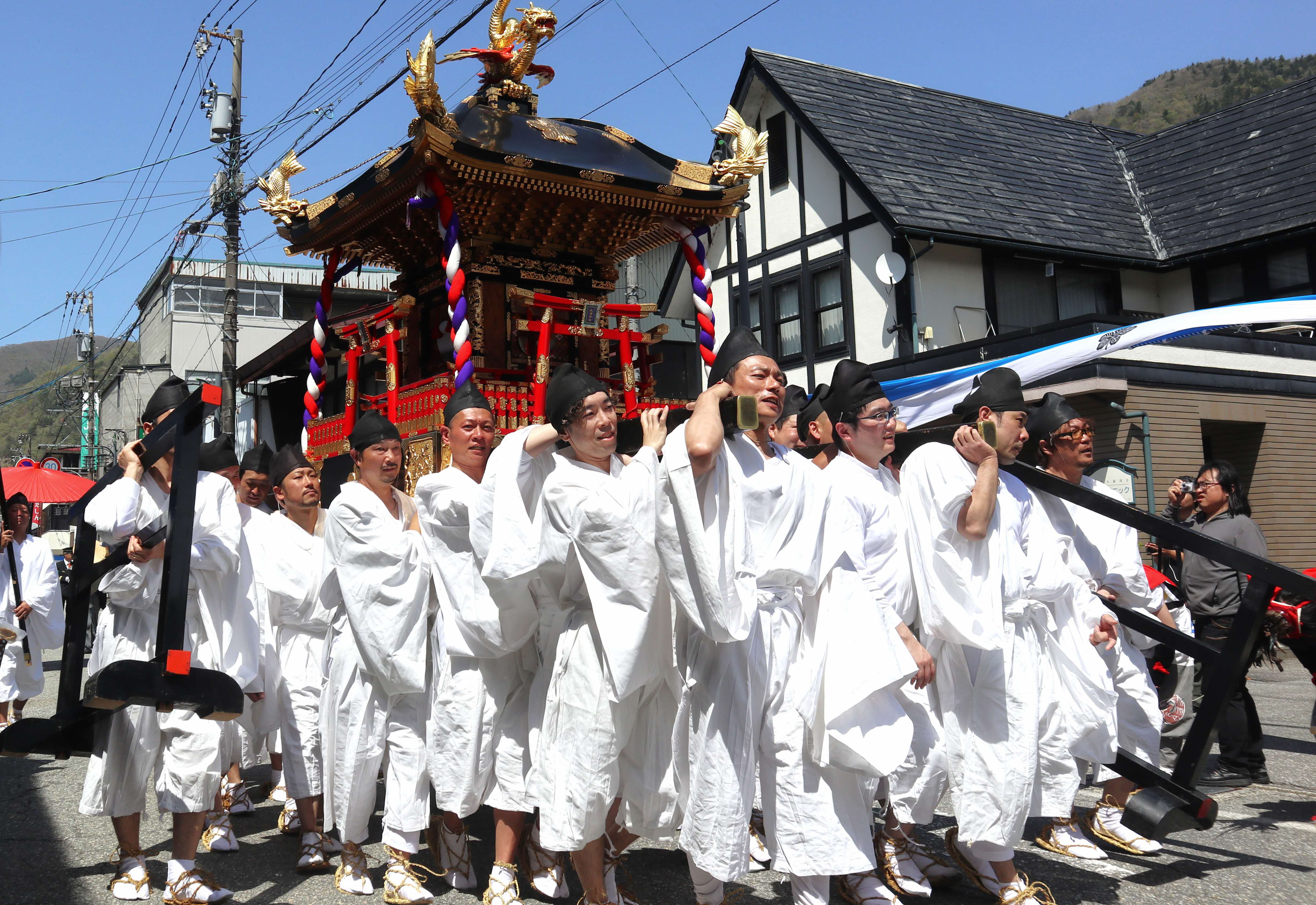 飛騨三大祭の一つ「飛騨神岡祭」に町民沸く～優雅な昼の祭りから勇壮な夜の興奮へ～