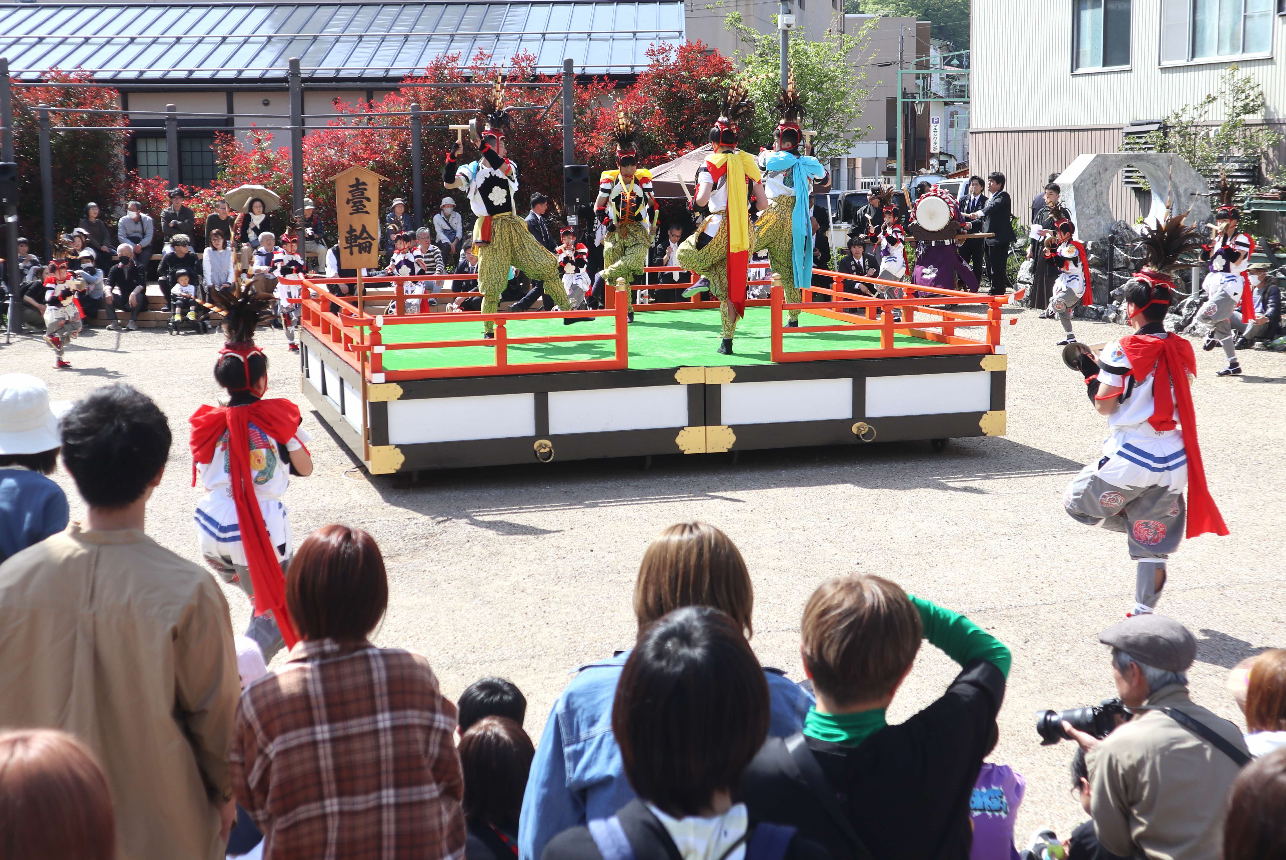 飛騨三大祭の一つ「飛騨神岡祭」に町民沸く～優雅な昼の祭りから勇壮な夜の興奮へ～