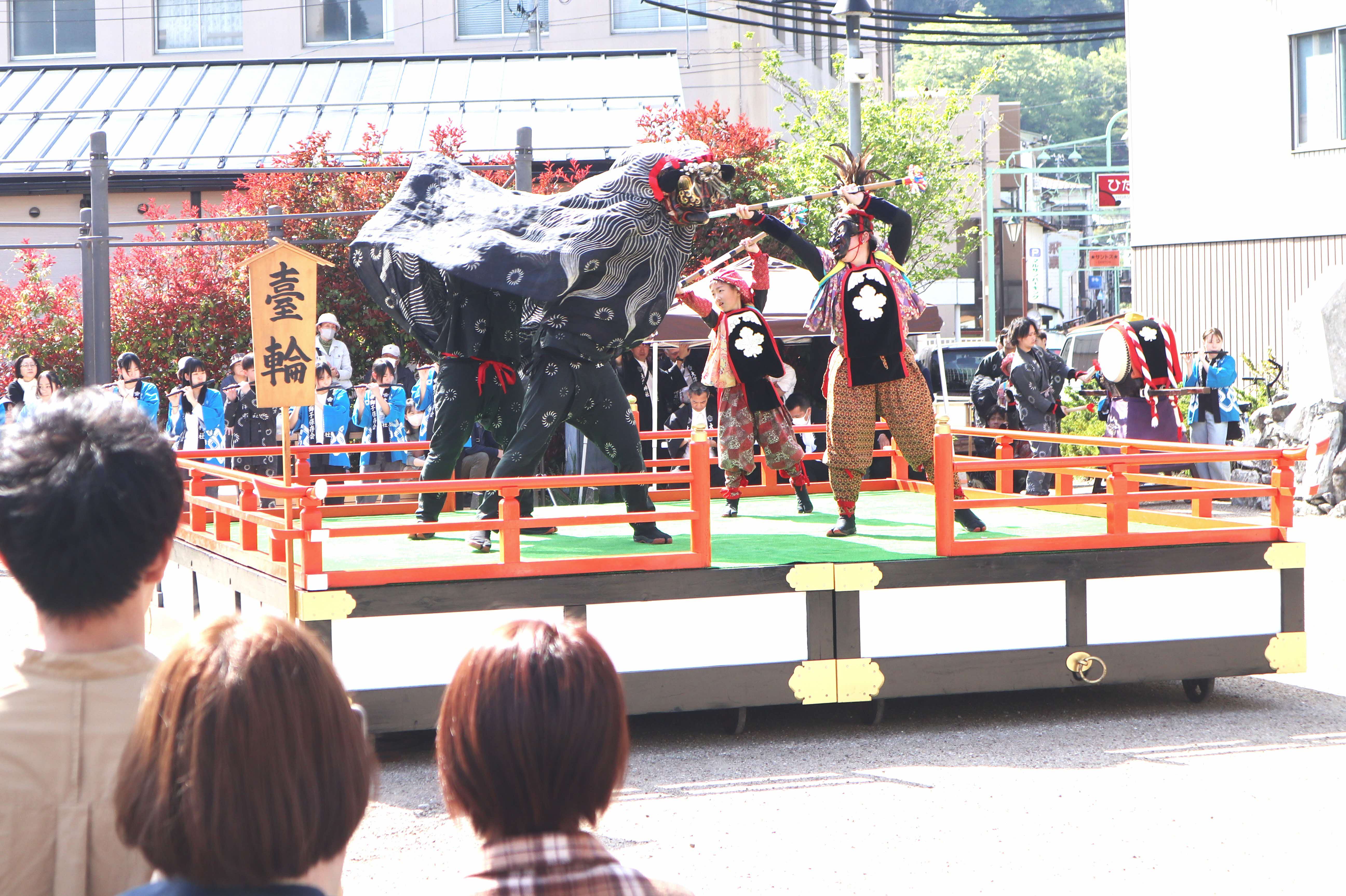 飛騨三大祭の一つ「飛騨神岡祭」に町民沸く～優雅な昼の祭りから勇壮な夜の興奮へ～