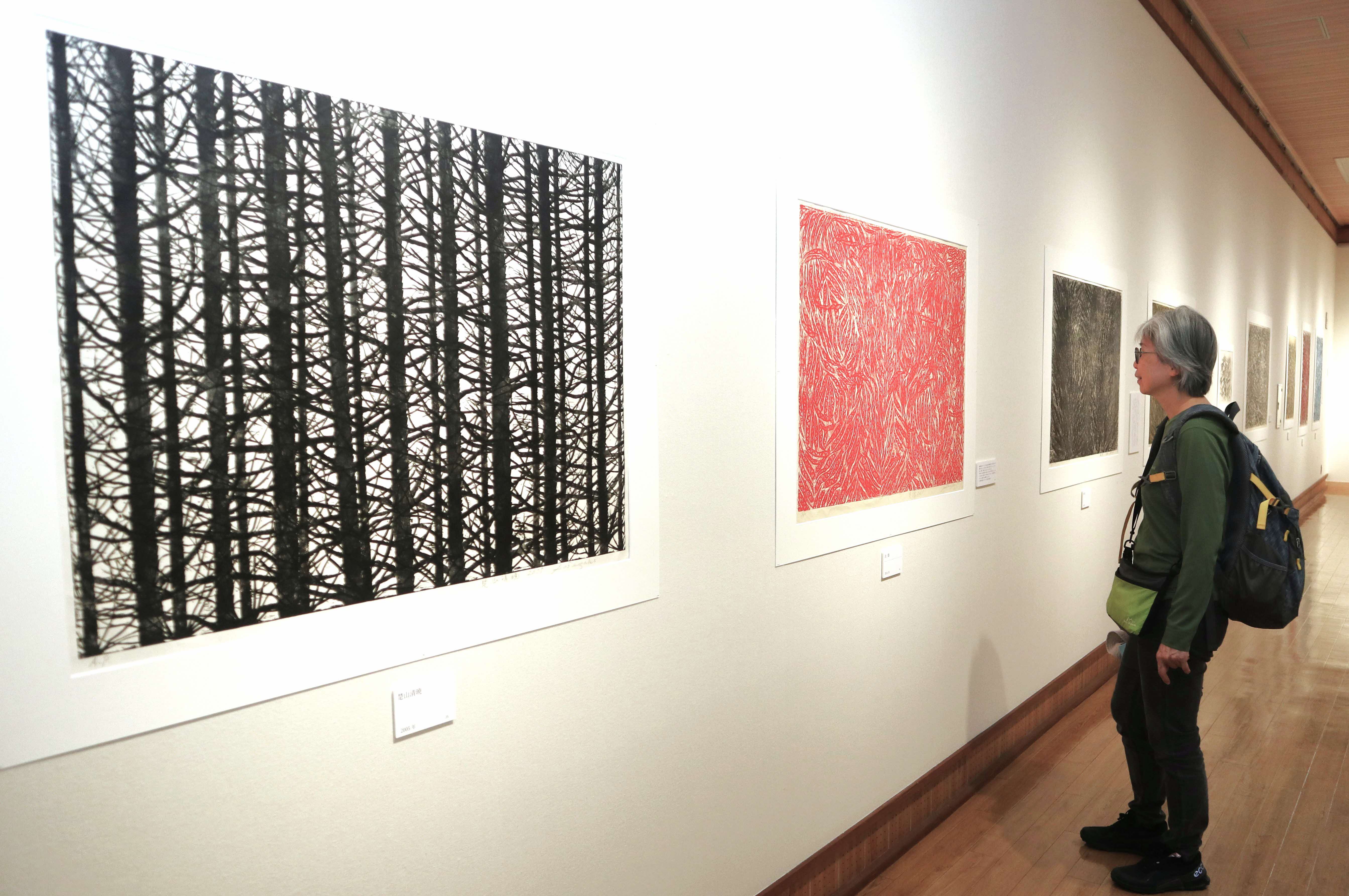「袖垣治彦木版画展～飛騨の山々、渓流、高原を彫る」を開催