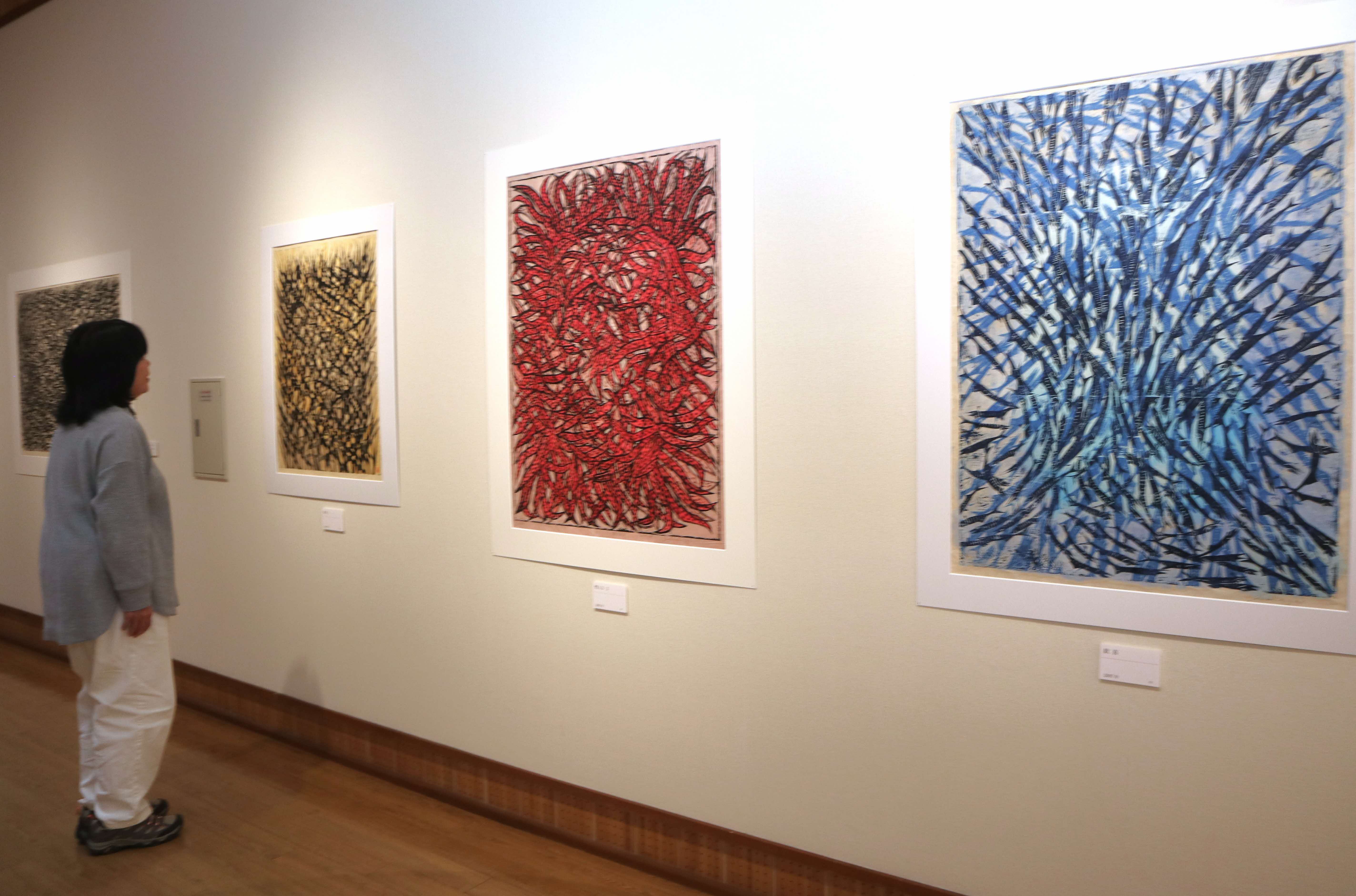 「袖垣治彦木版画展～飛騨の山々、渓流、高原を彫る」を開催
