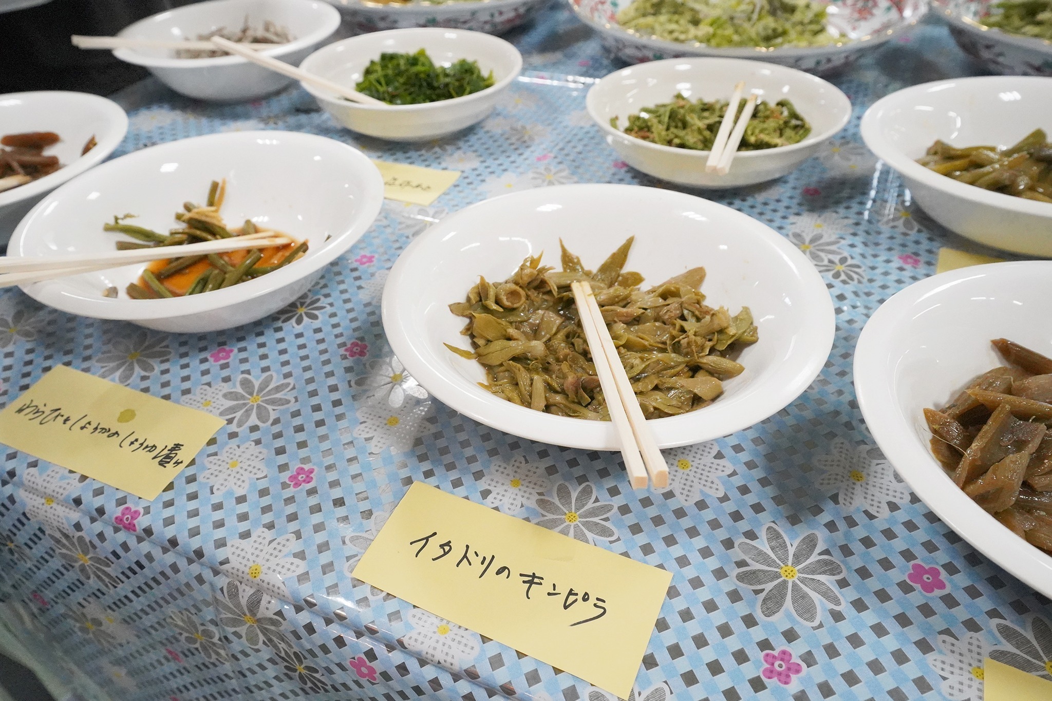河合町で恒例の「飛騨かわい山菜市」を開催