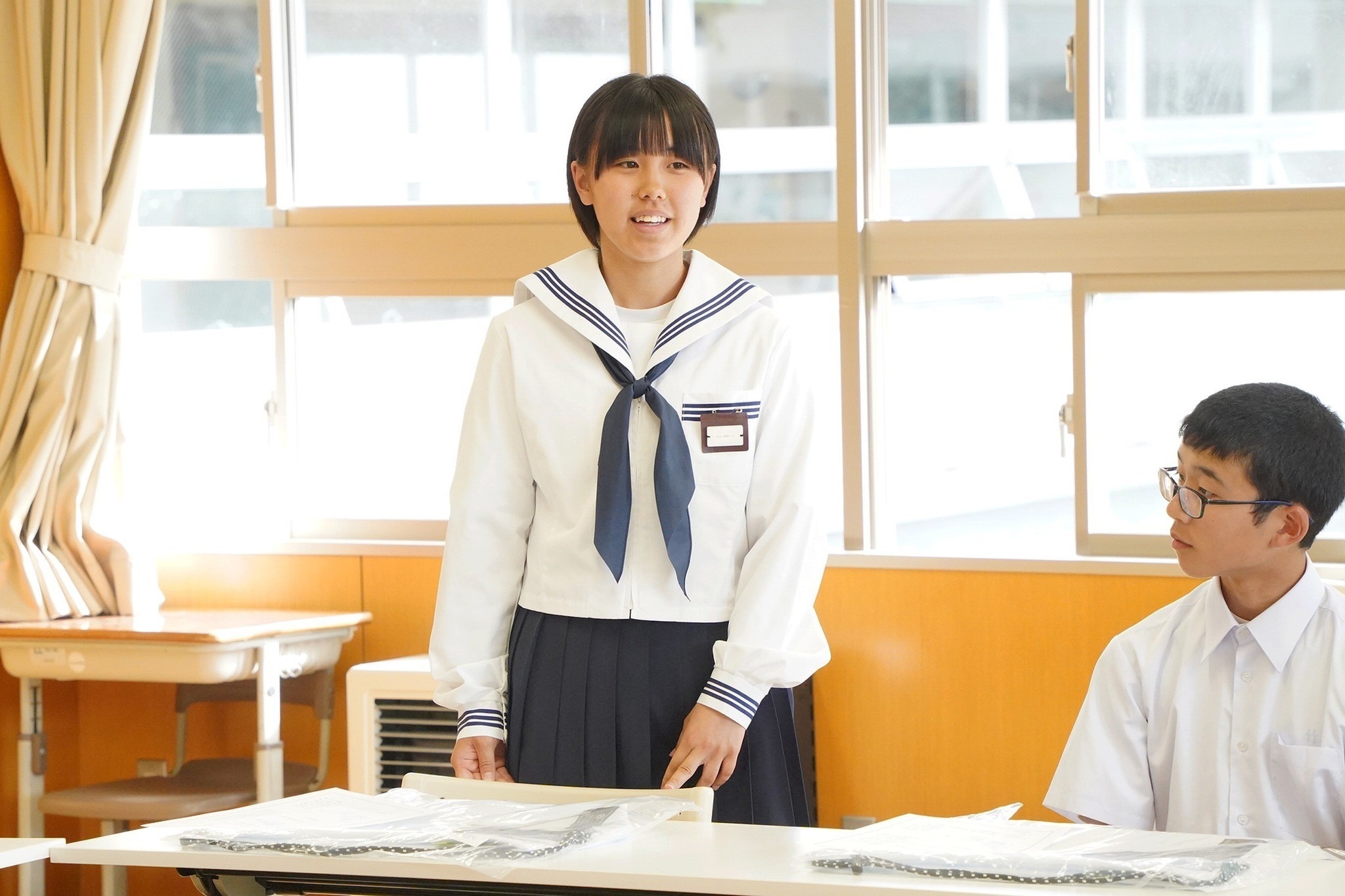 市内の全中学生へ再資源化された素材で作ったバッグが寄贈されました