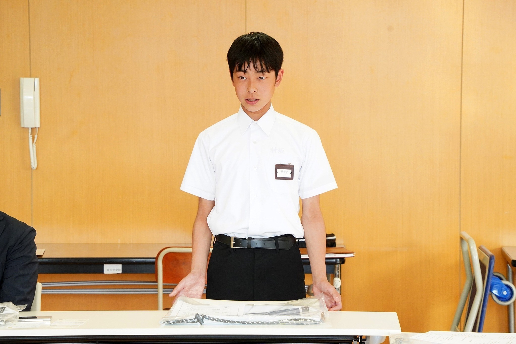 市内の全中学生へ再資源化された素材で作ったバッグが寄贈されました