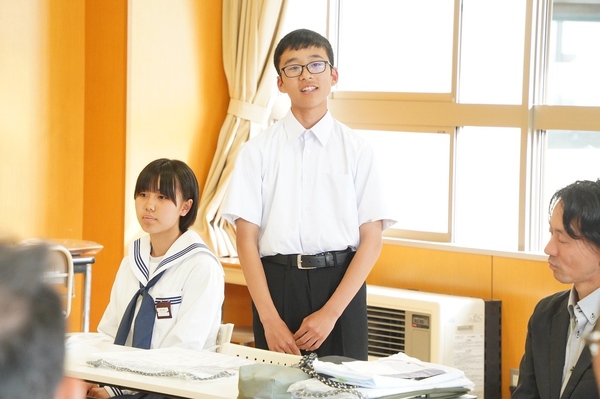 市内の全中学生へ再資源化された素材で作ったバッグが寄贈されました