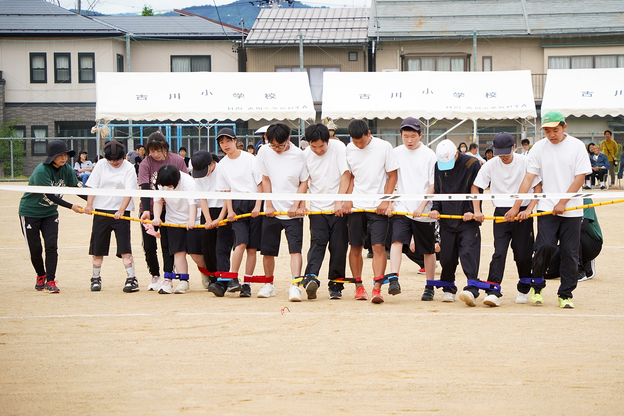 児童生徒の歓声ひびく～飛騨吉城特別支援学校で運動会