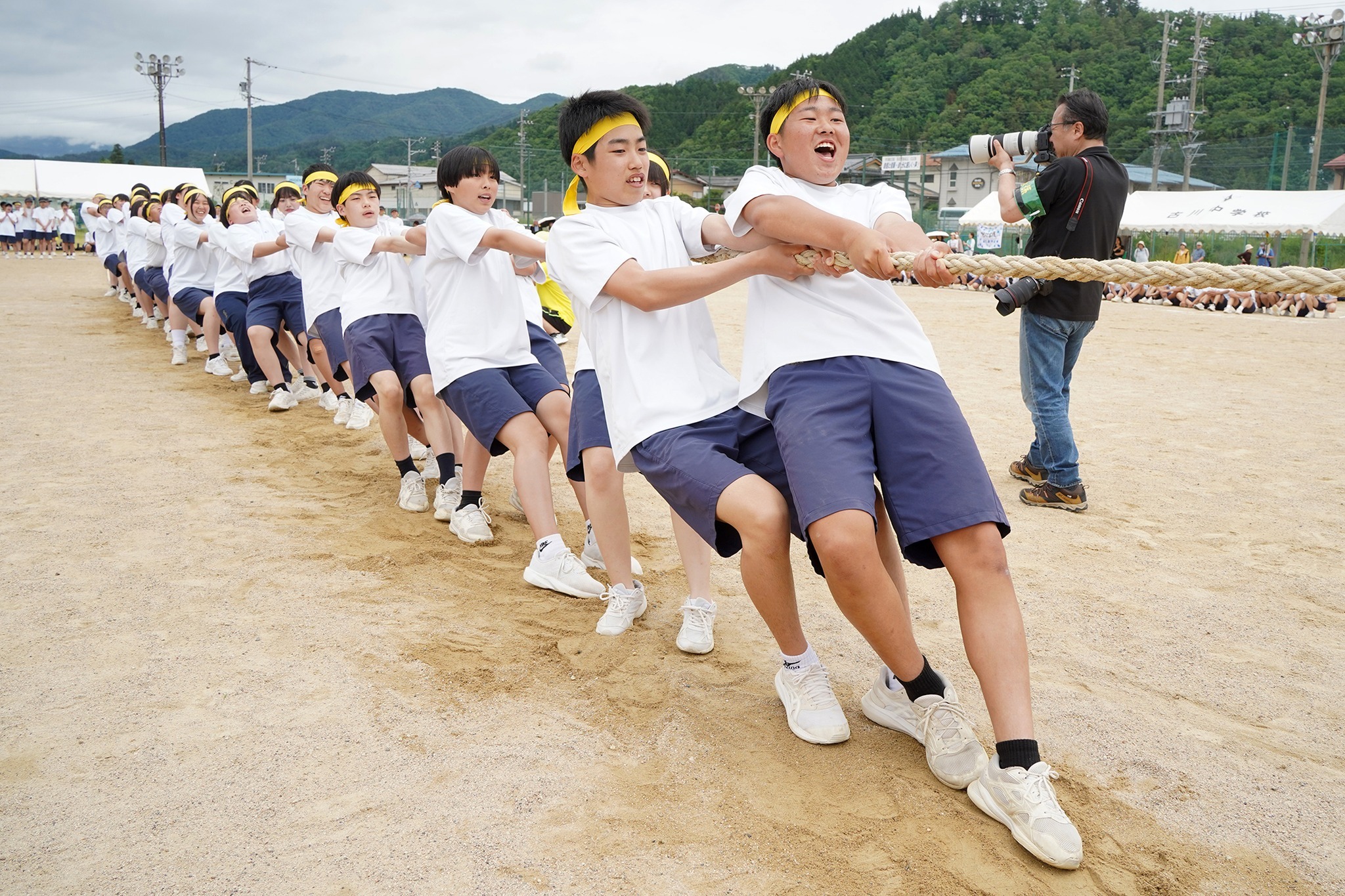 古川中学校で体育祭が行われ、生徒らの大歓声が大空に響きわたりました