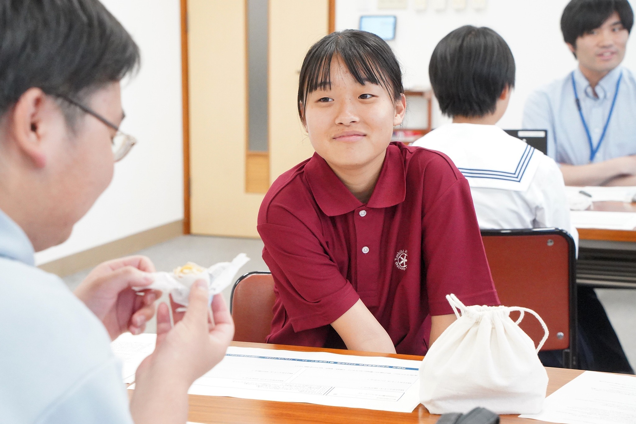 中高生や大学生も参加し、平和な社会に向けた具体的な行動を考えました