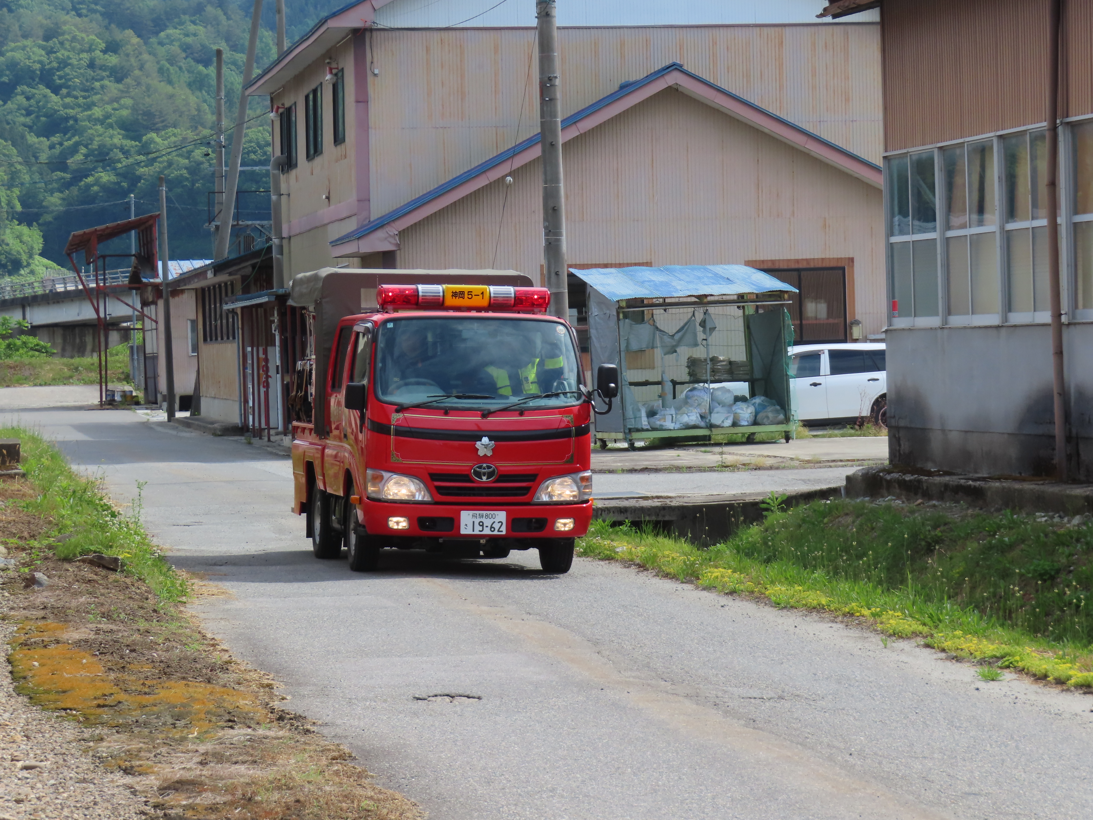 飛騨市消防団が消火技術の向上を目指し、飛衛消火訓練会を行いました