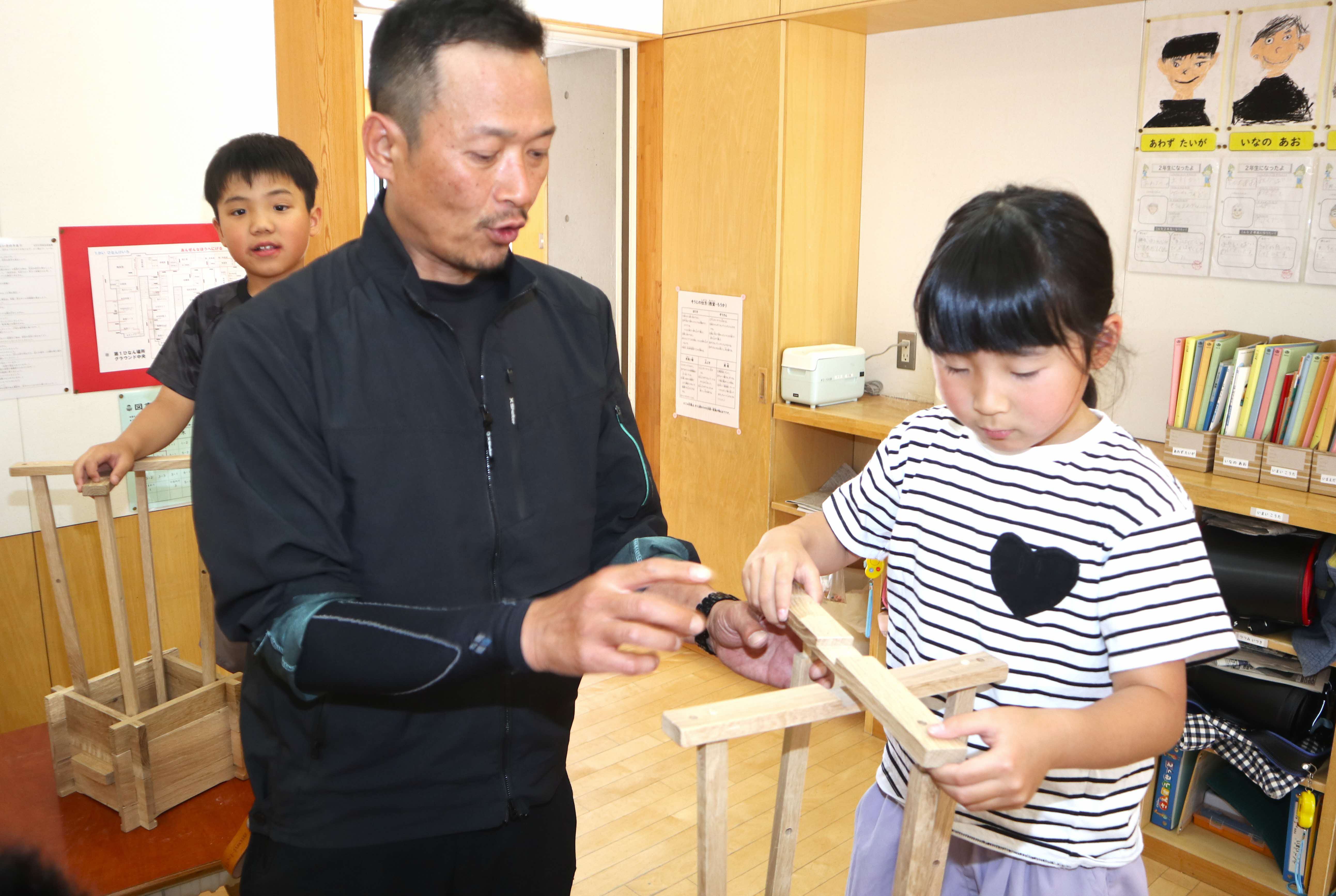 古川小の児童ら、広葉樹の鉢キットで野菜づくりに挑戦！
