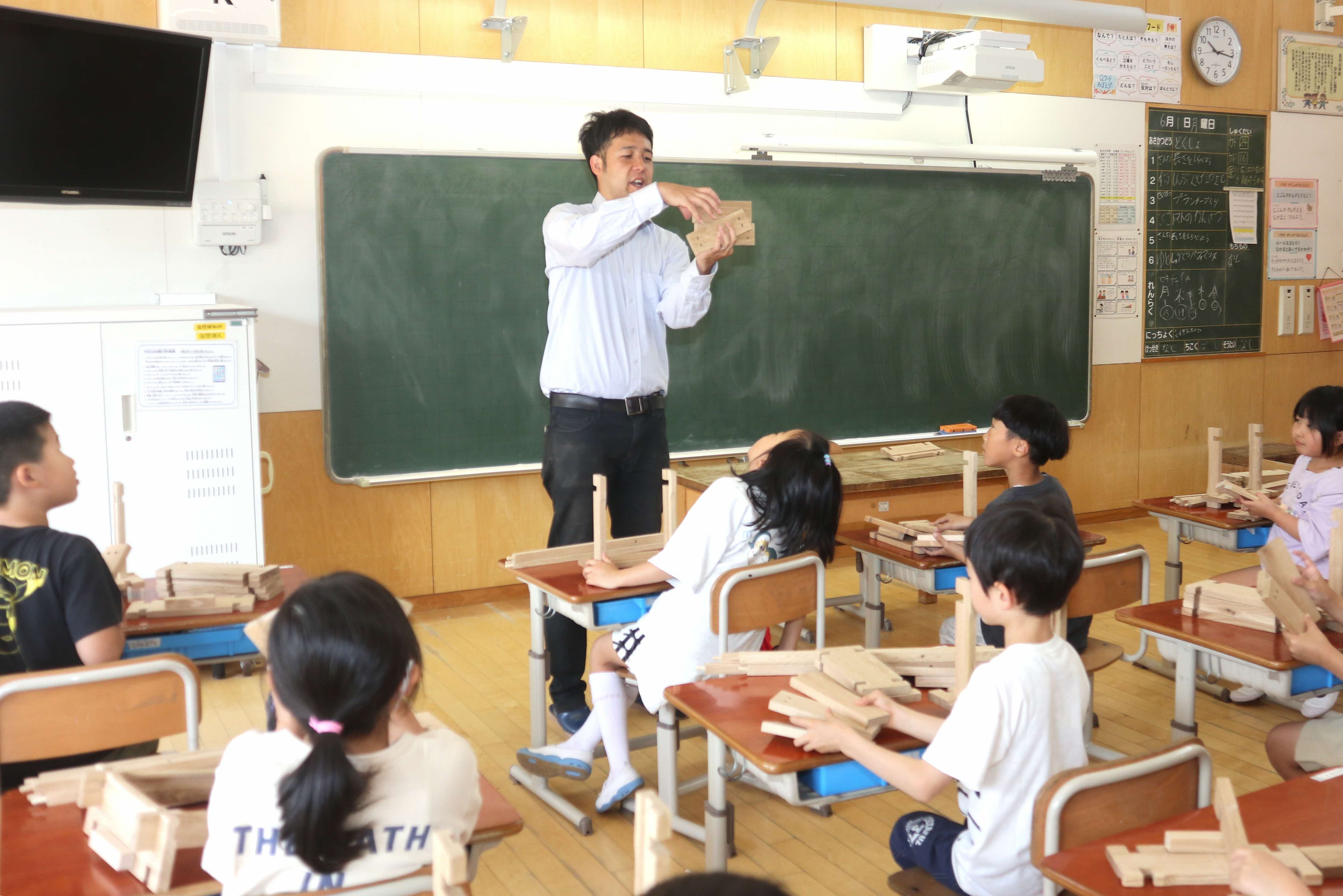 古川小の児童ら、広葉樹の鉢キットで野菜づくりに挑戦！