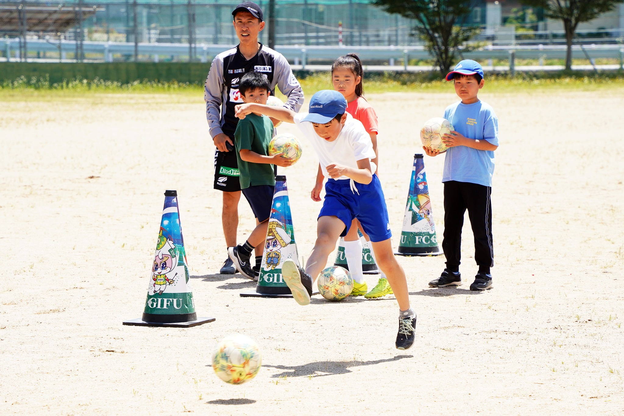 FC岐阜が子どもサッカー教室を開催