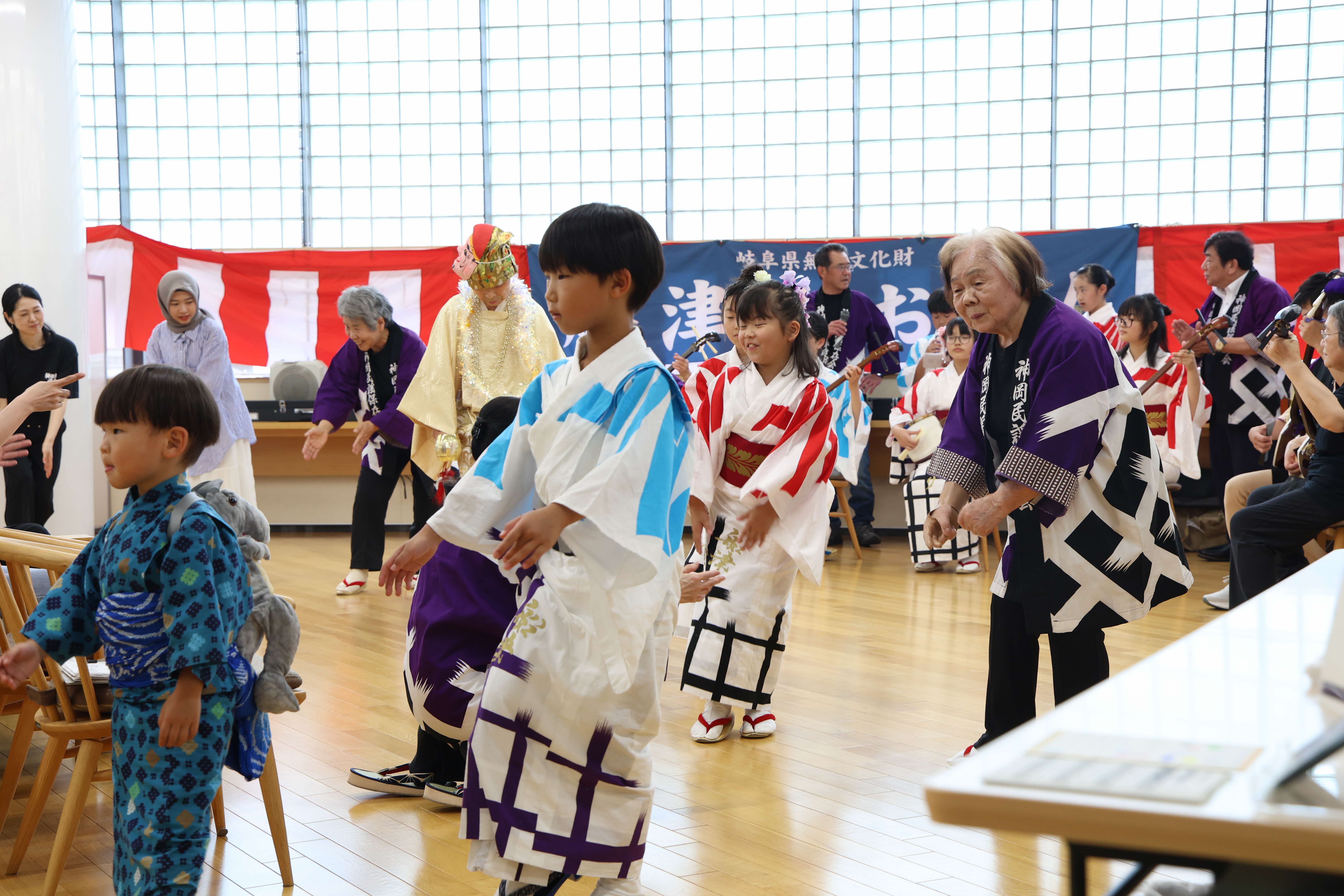 飛騨市神岡図書館が神岡振興事務所内に移転してから10周年を迎えました