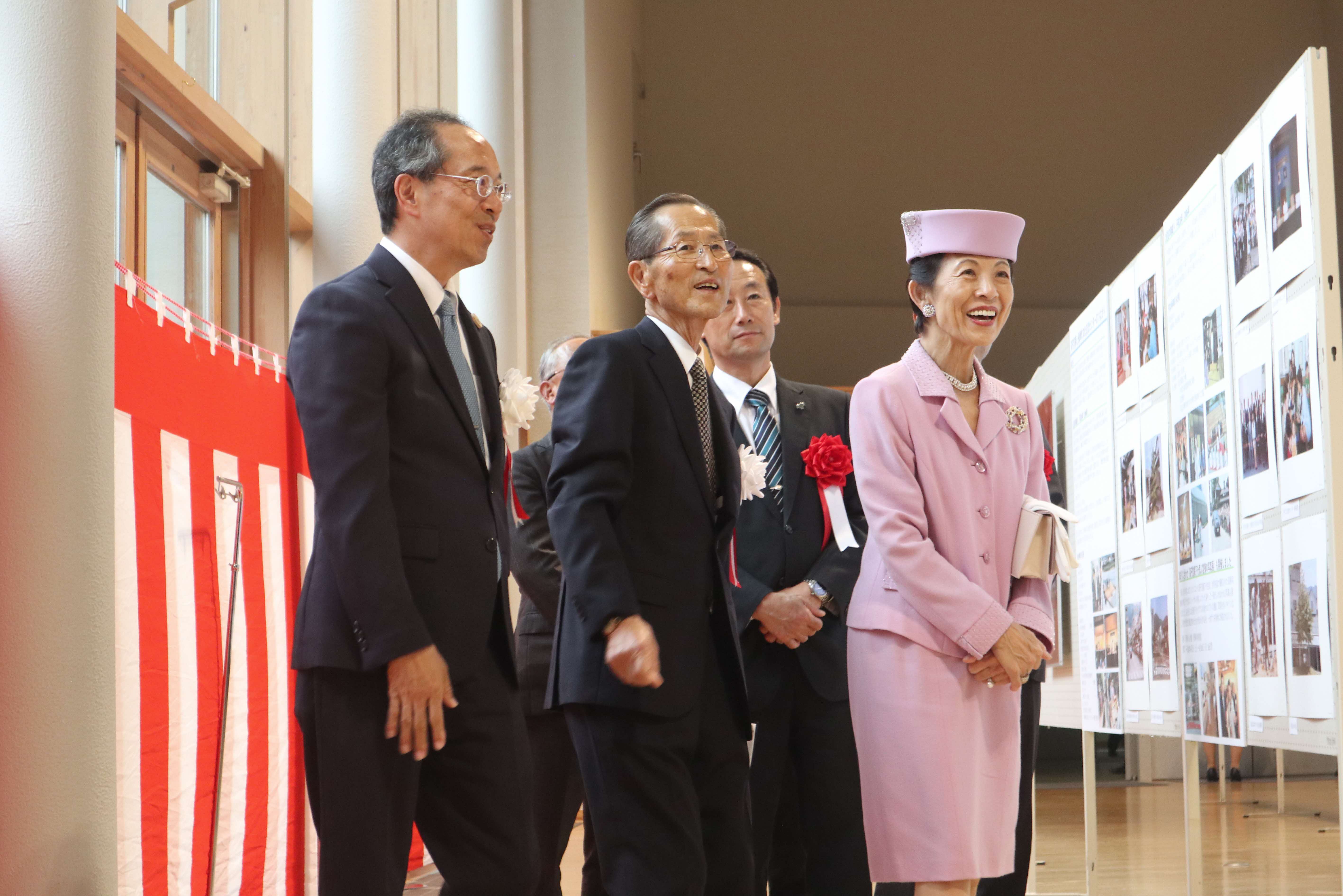 高円宮妃久子さま招き、文化交流センター20周年式典を開催